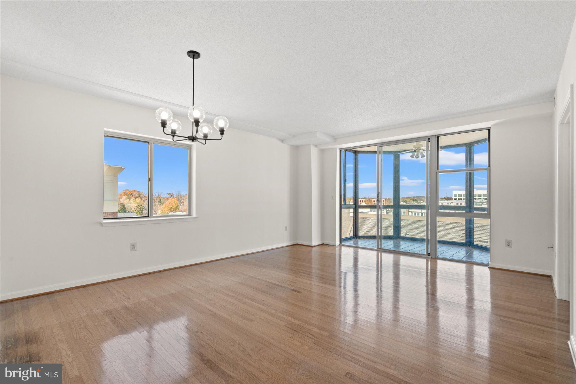 24 COURTHOUSE SQUARE 804