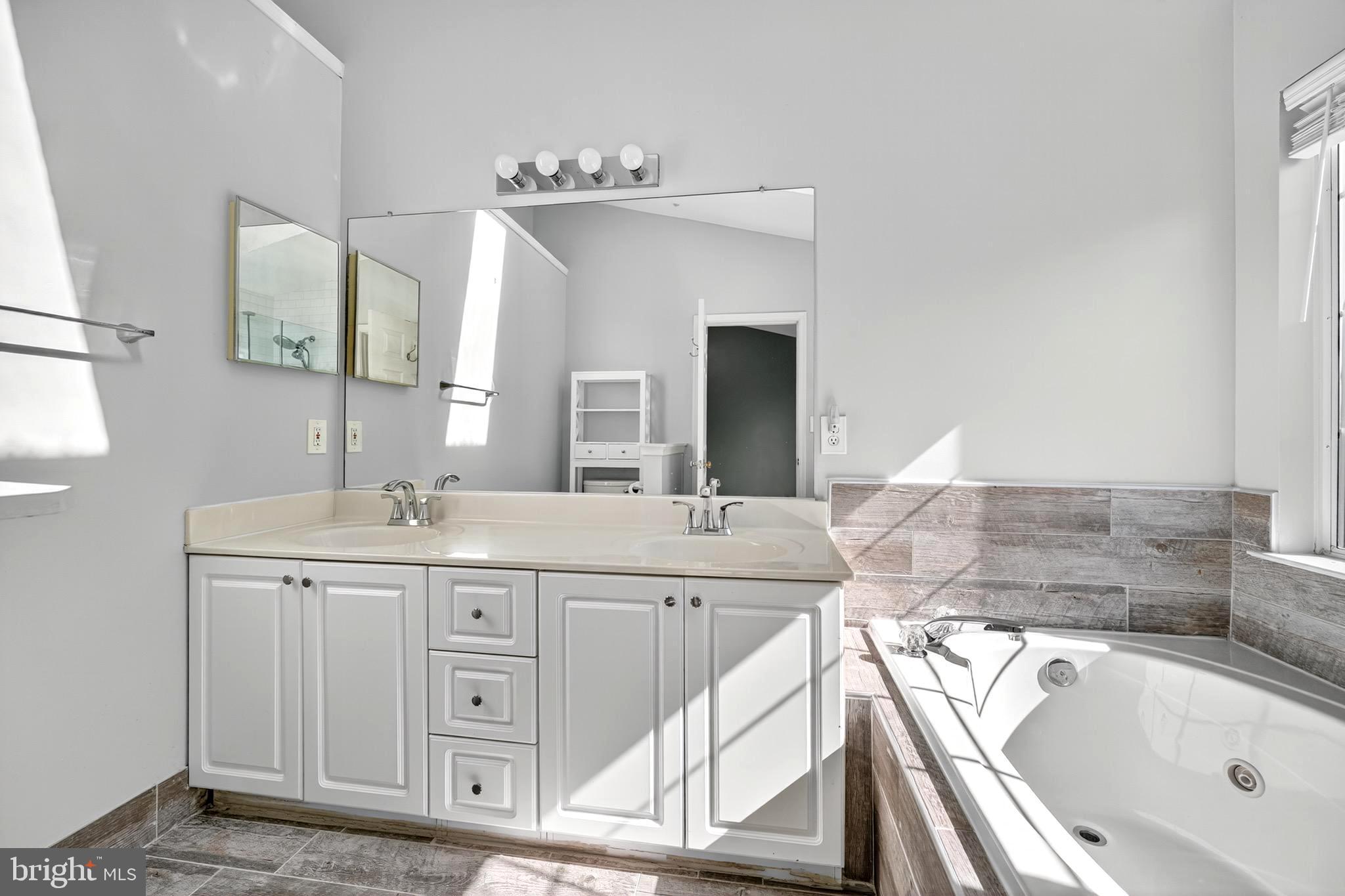 PERRYWOOD - Residential