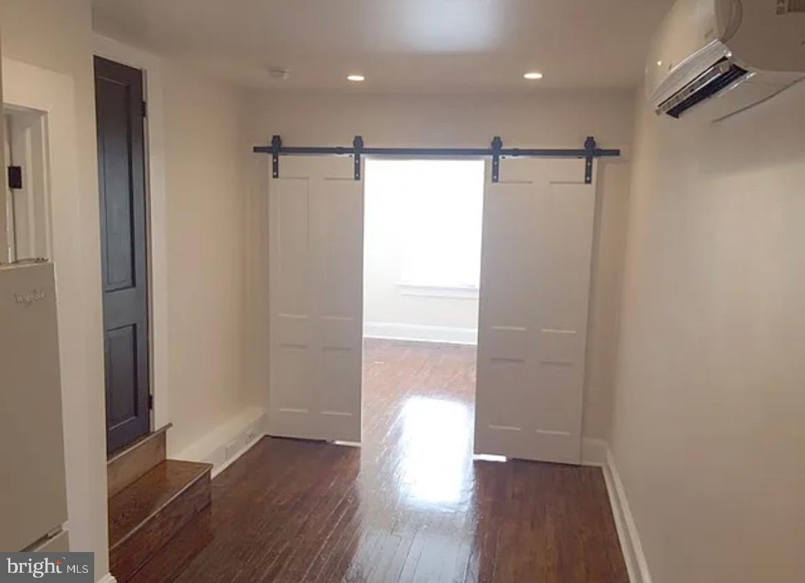 4 W CORK STREET 1
