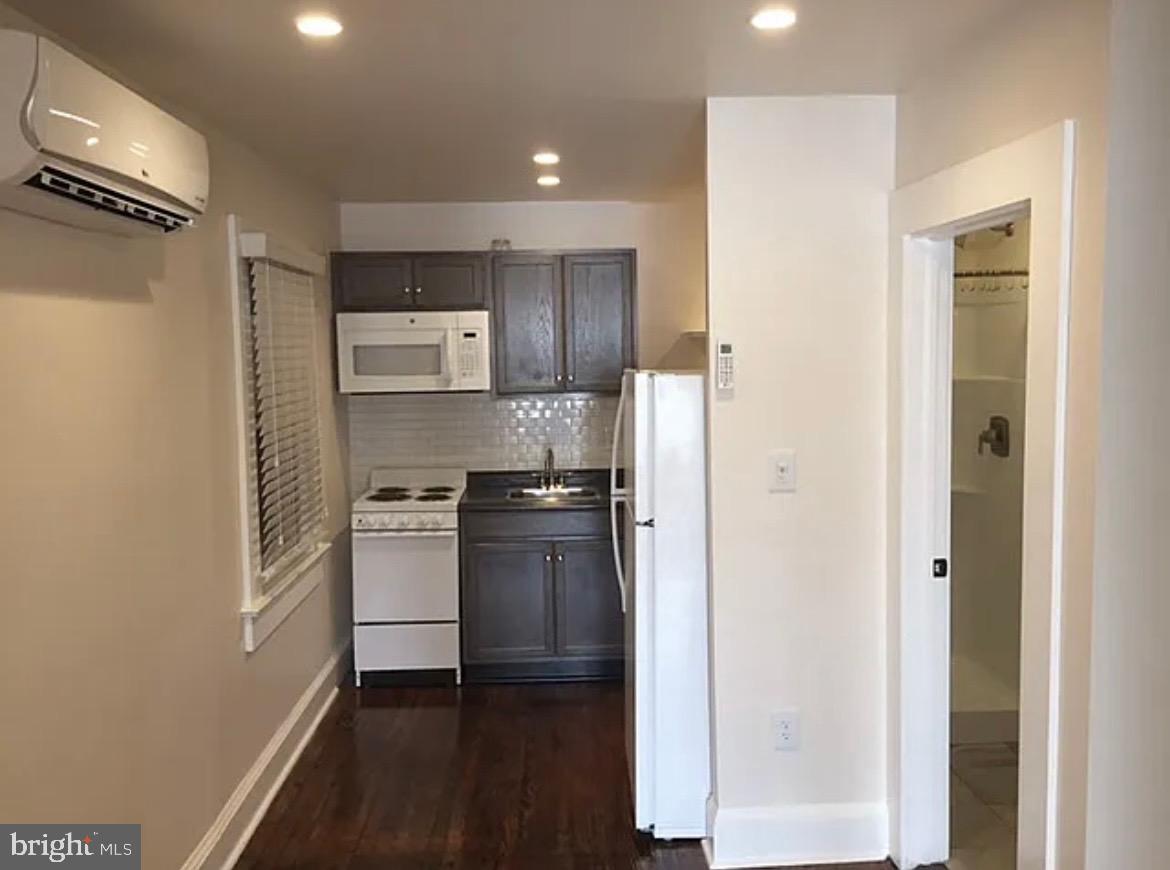 4 W CORK STREET 1