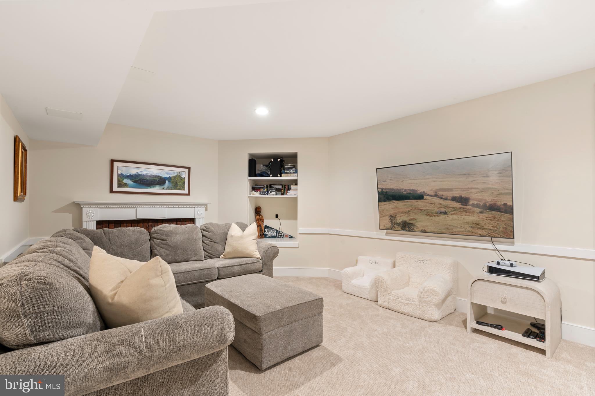 GWYNEDD HUNT - Residential