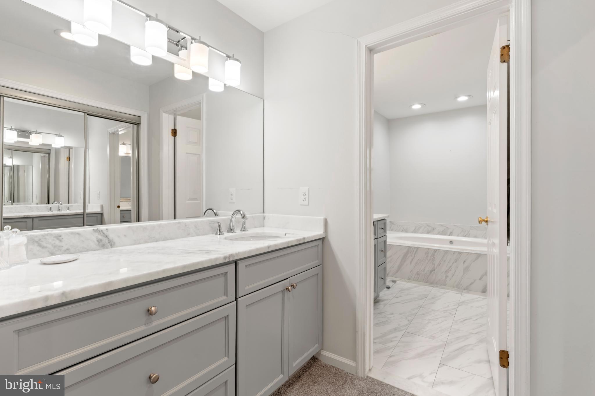 GWYNEDD HUNT - Residential