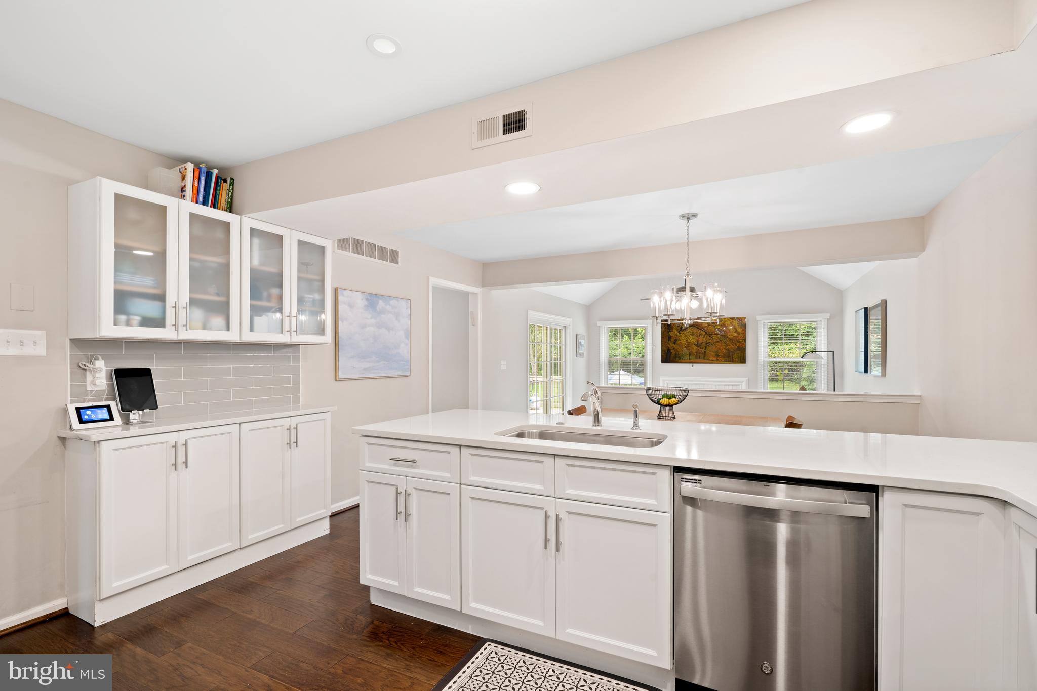 GWYNEDD HUNT - Residential