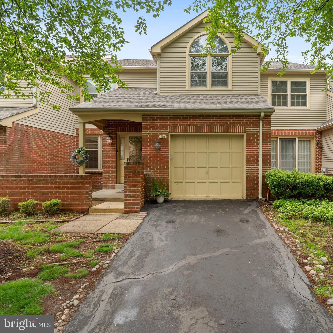 GWYNEDD HUNT - Residential