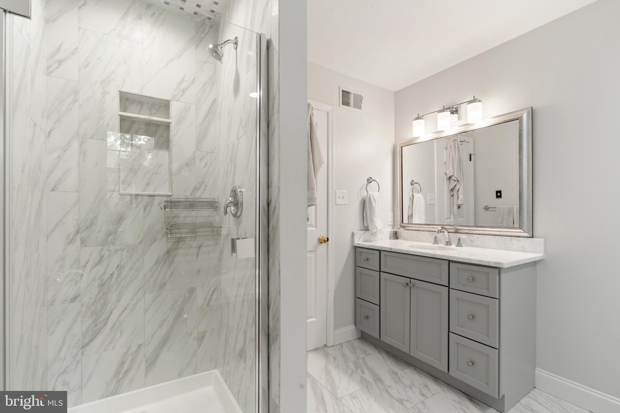 GWYNEDD HUNT - Residential