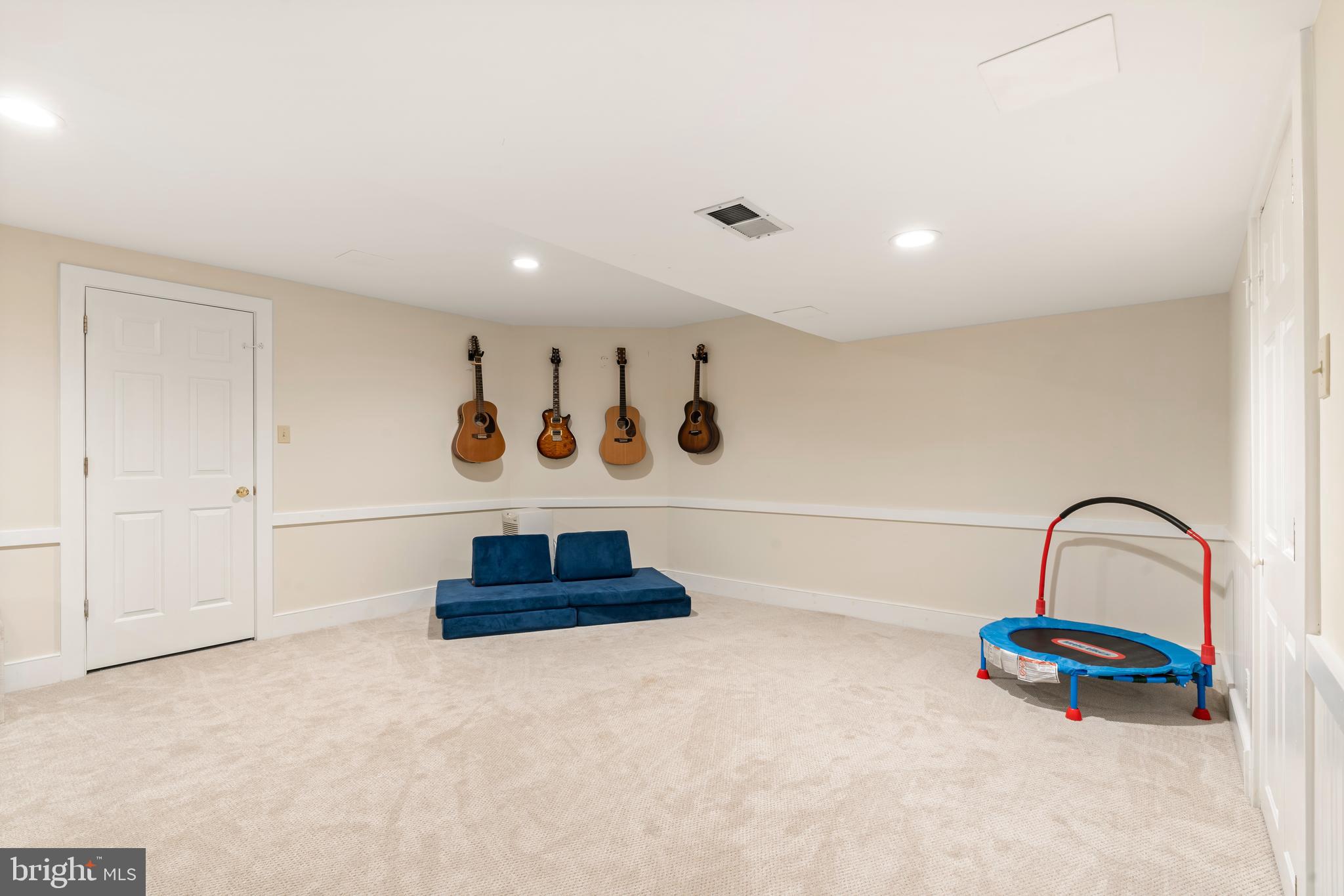 GWYNEDD HUNT - Residential