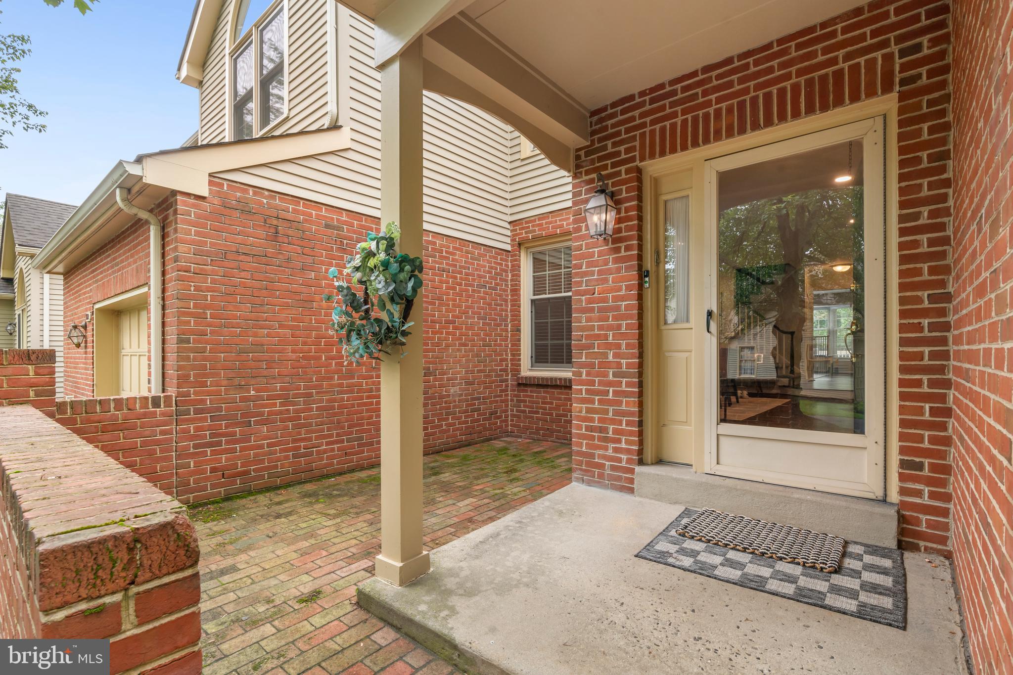 GWYNEDD HUNT - Residential