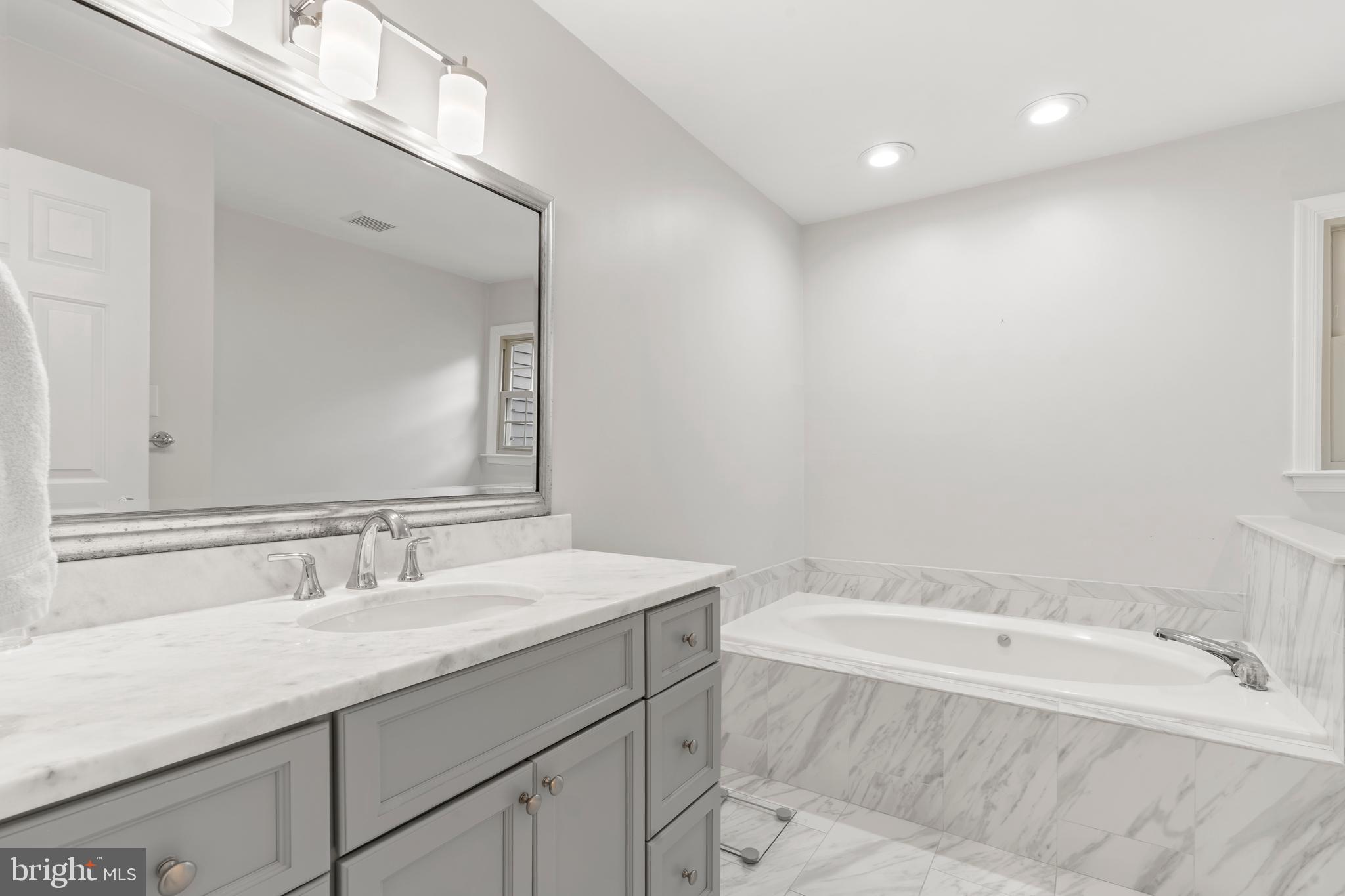 GWYNEDD HUNT - Residential