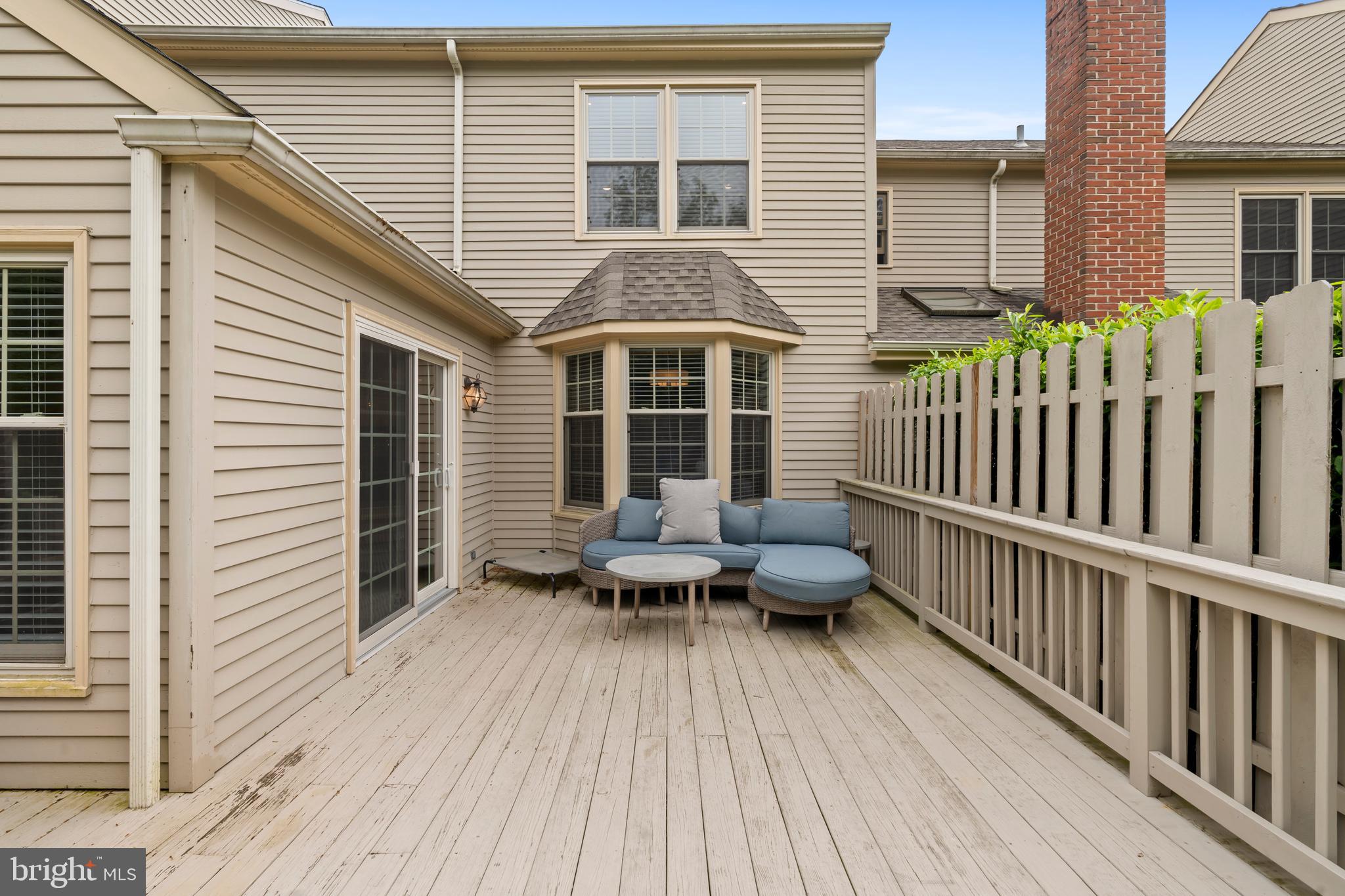 GWYNEDD HUNT - Residential