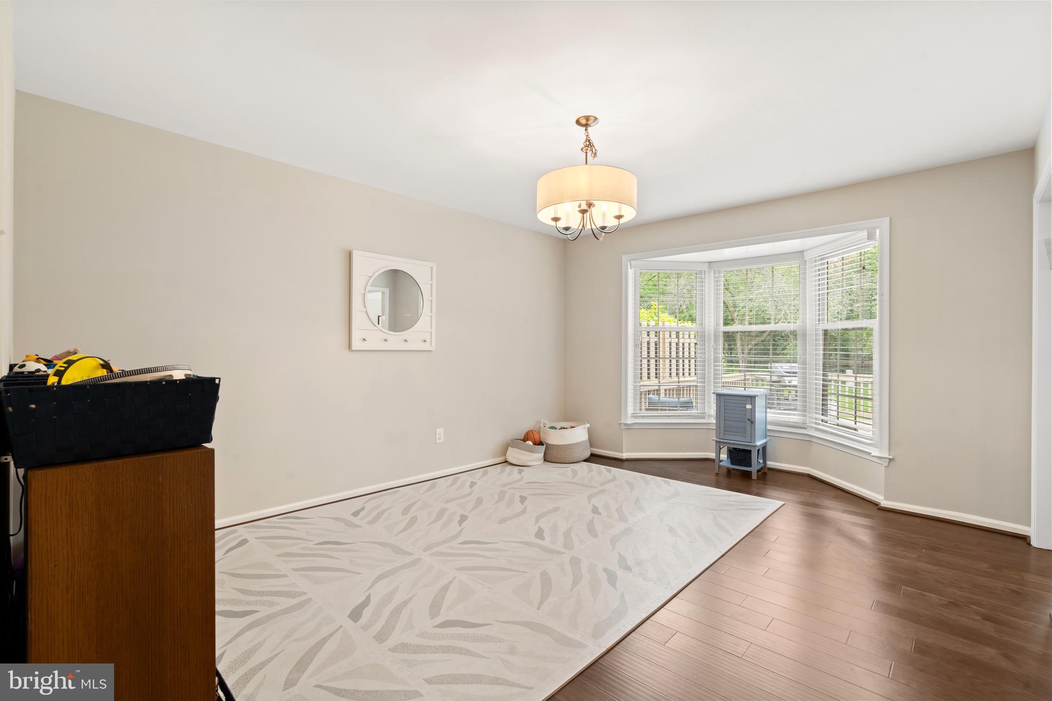 GWYNEDD HUNT - Residential