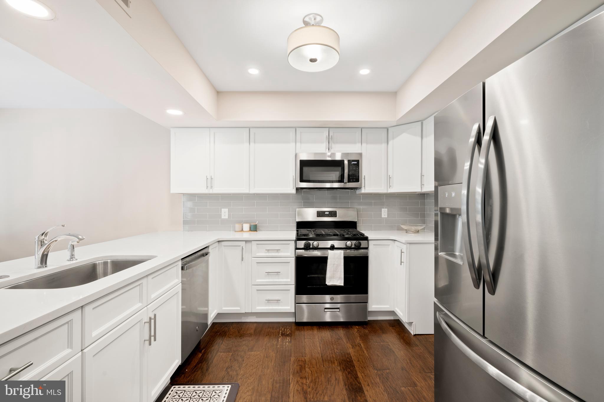 GWYNEDD HUNT - Residential