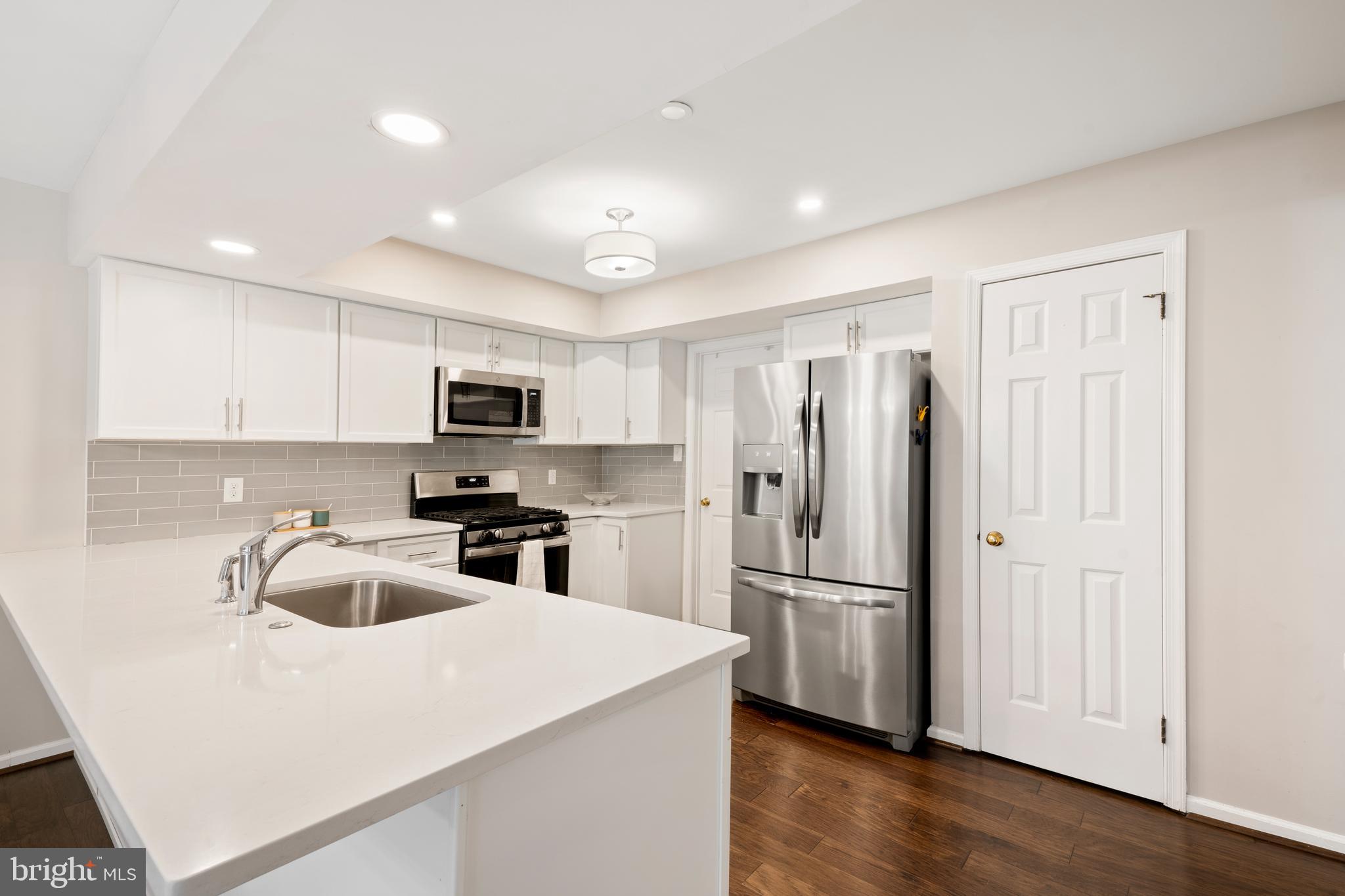 GWYNEDD HUNT - Residential