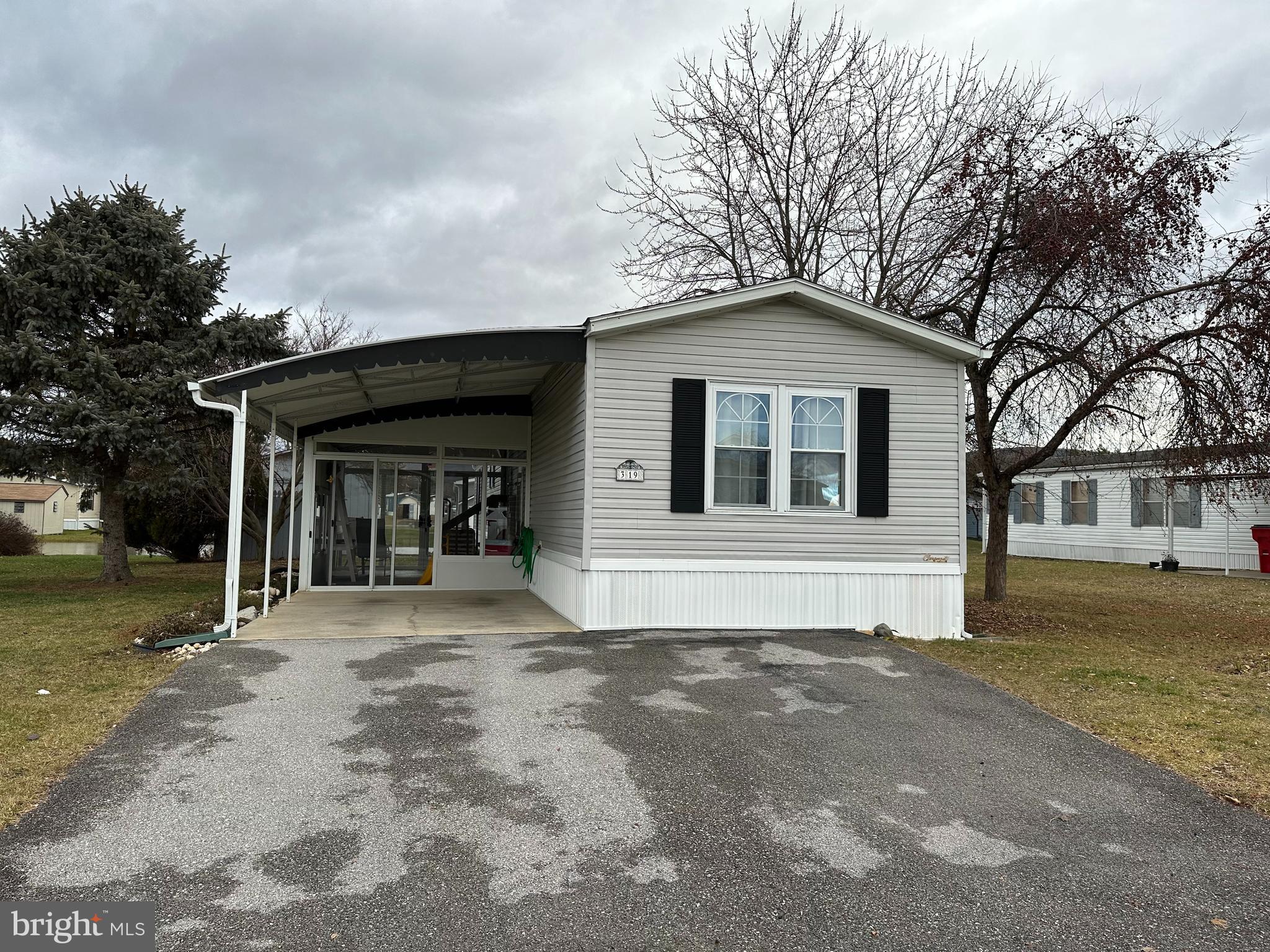 COLONIAL ESTATES - Residential