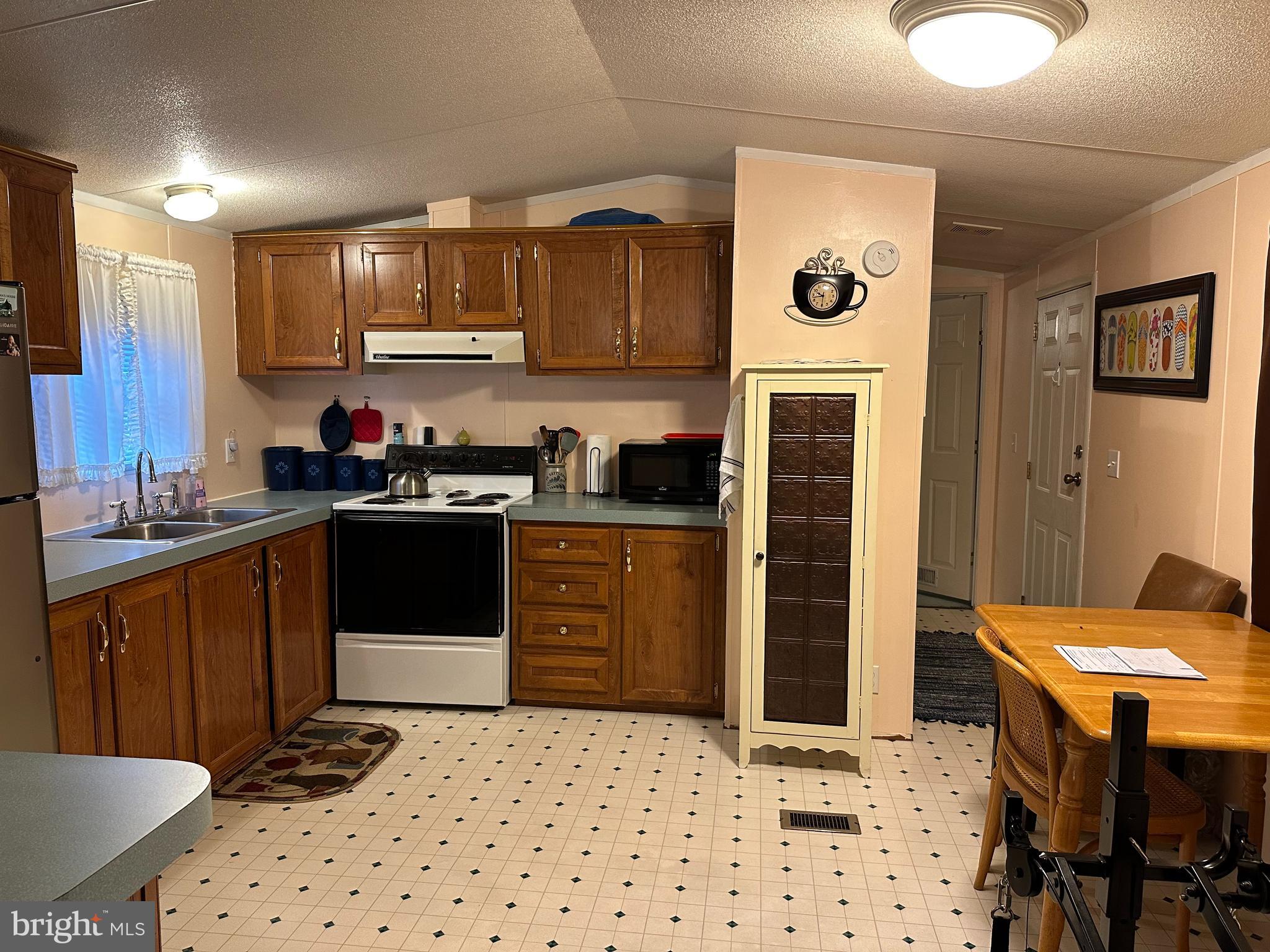 COLONIAL ESTATES - Residential