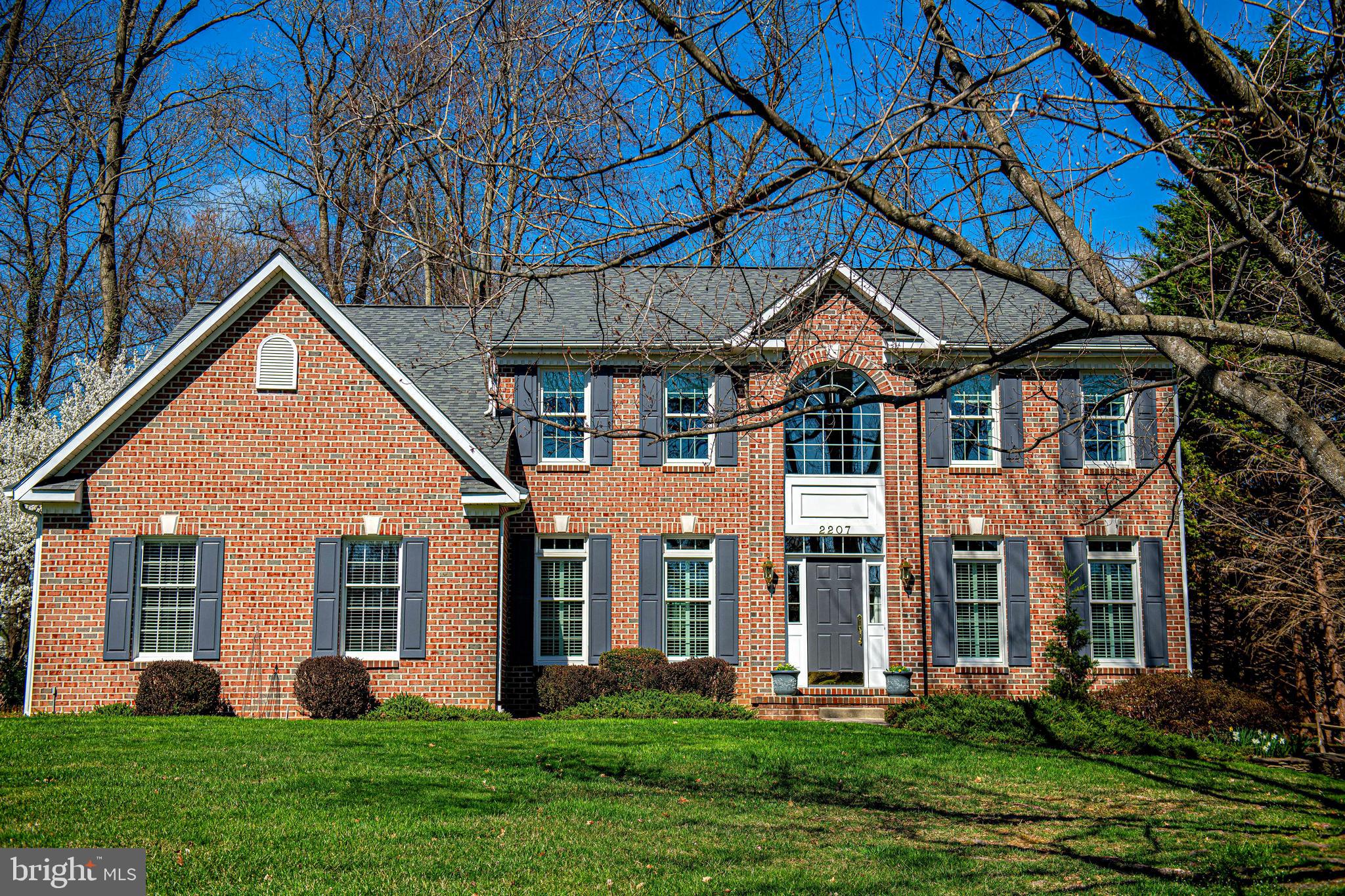 2207 QUEENSBURY DRIVE