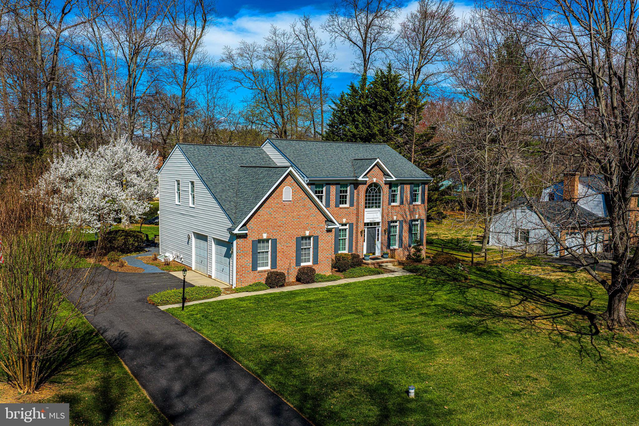 2207 QUEENSBURY DRIVE