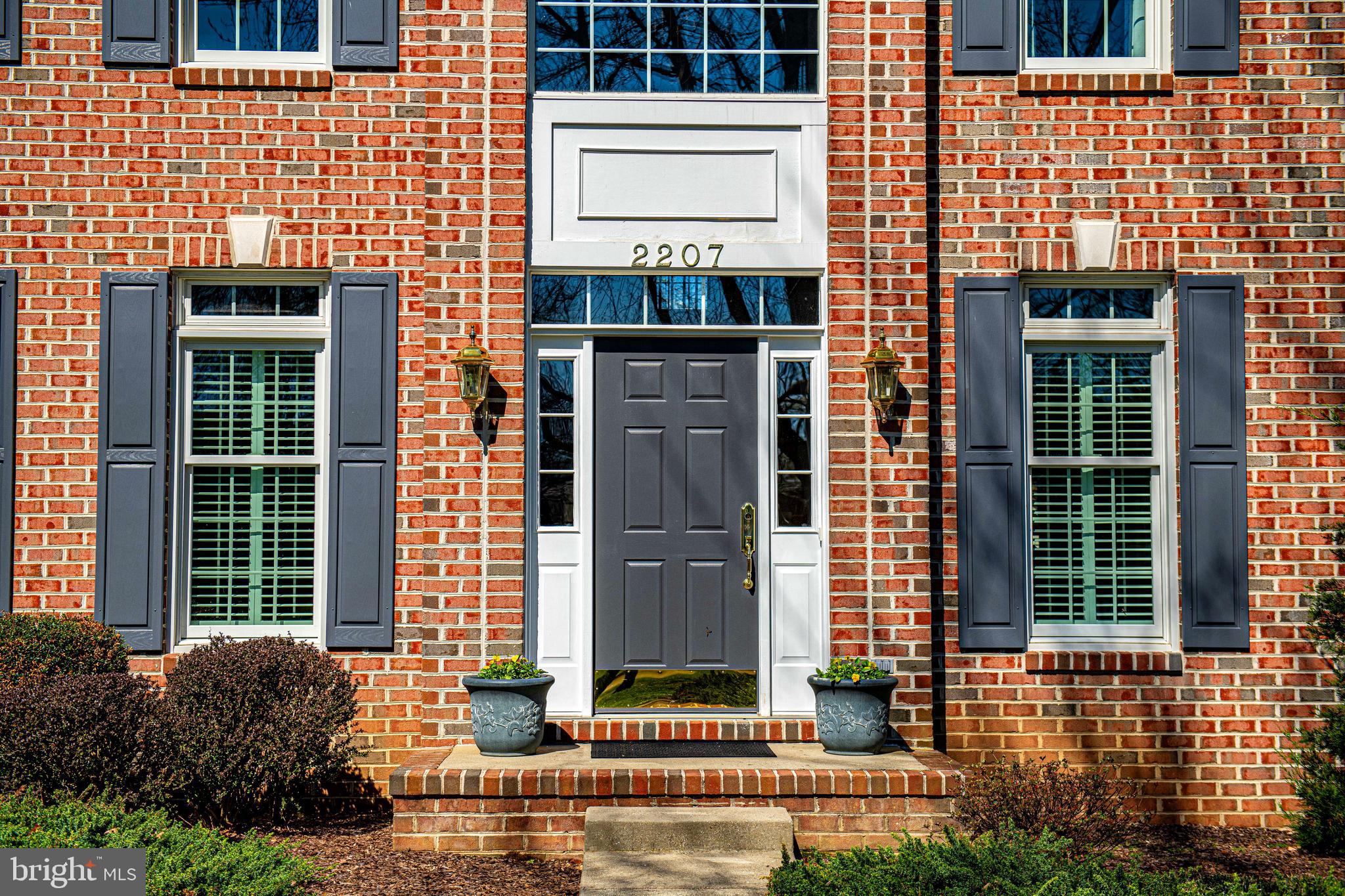 2207 QUEENSBURY DRIVE