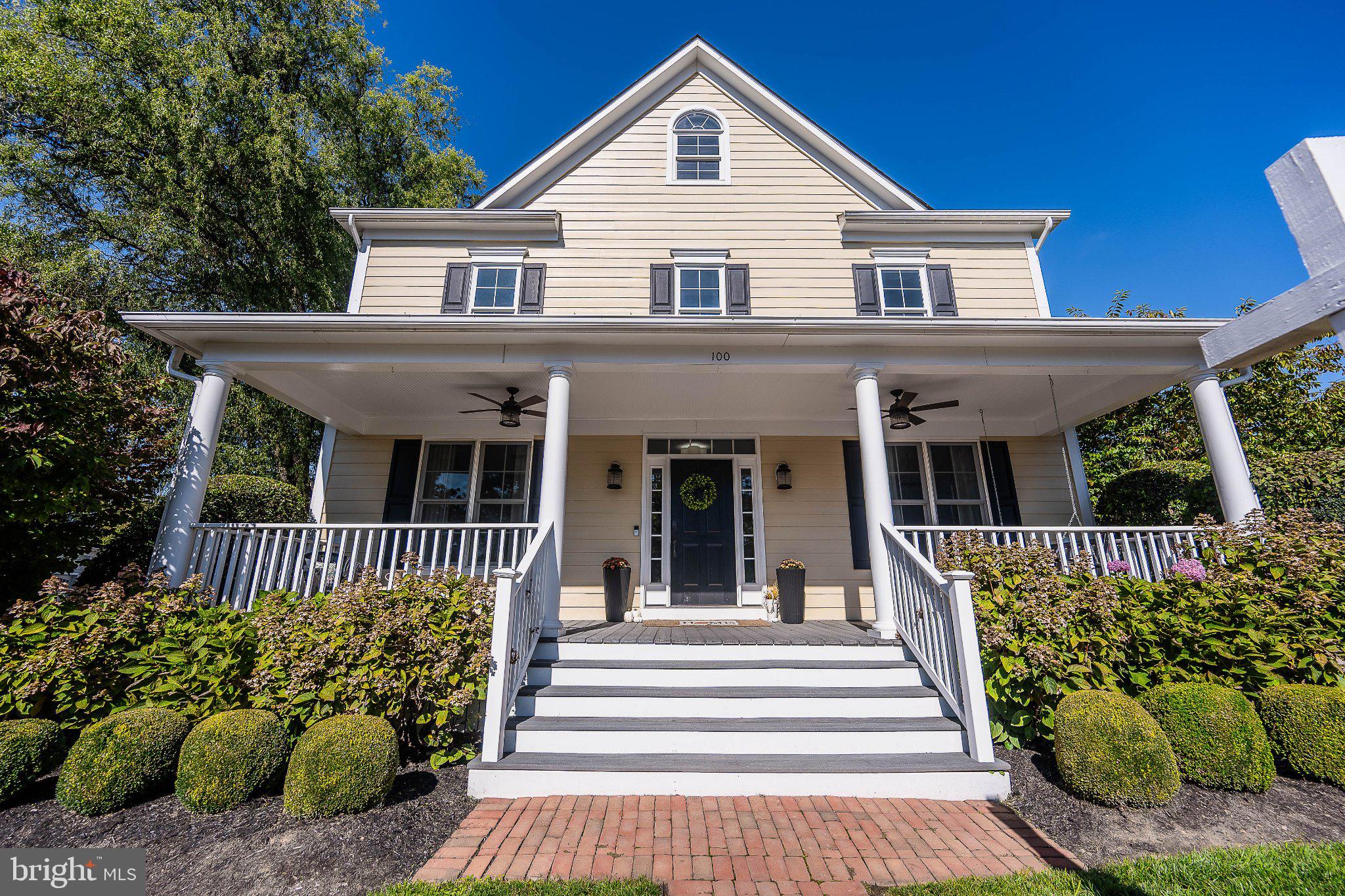 100 RAVELLO COURT