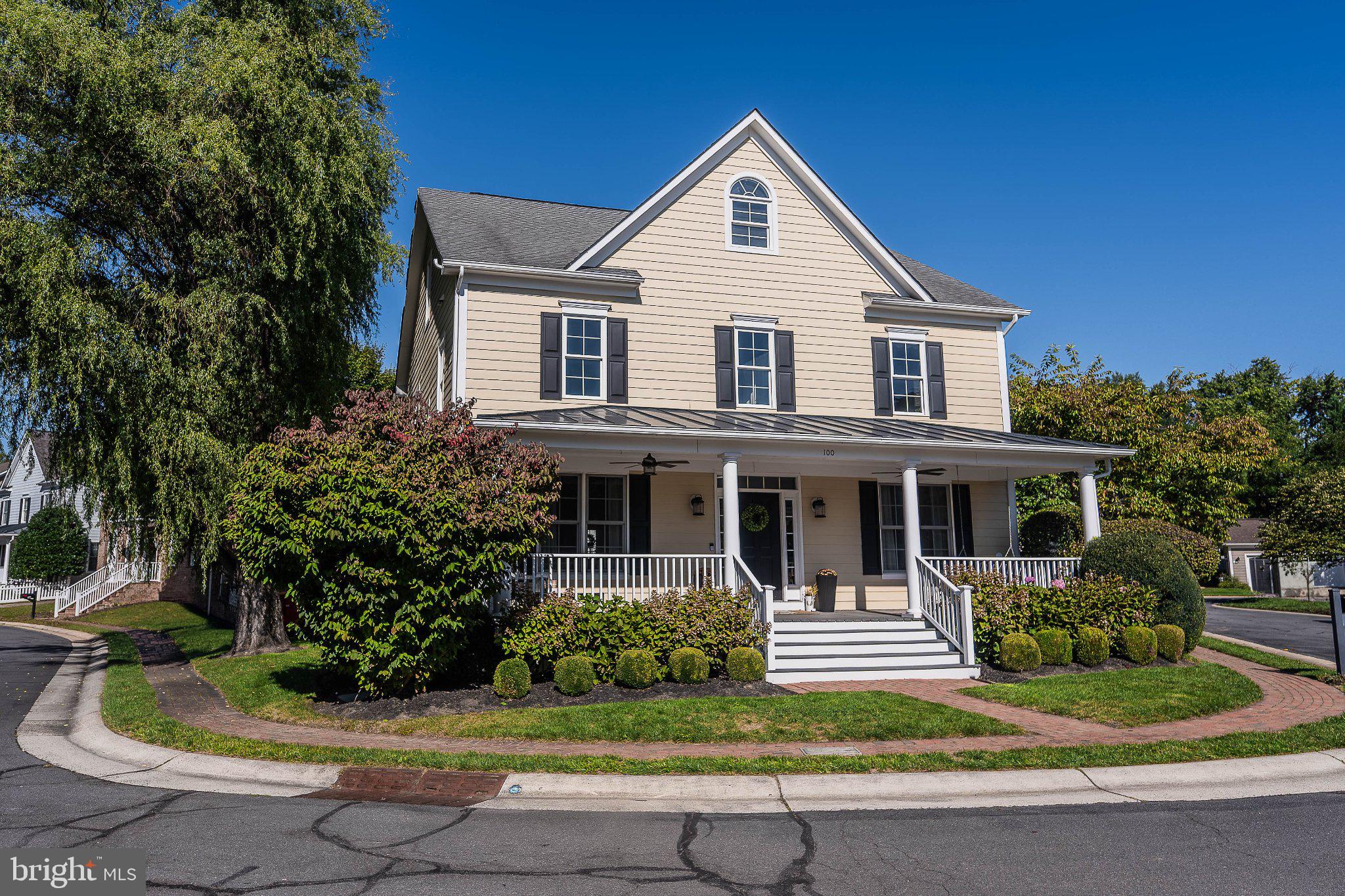 100 RAVELLO COURT