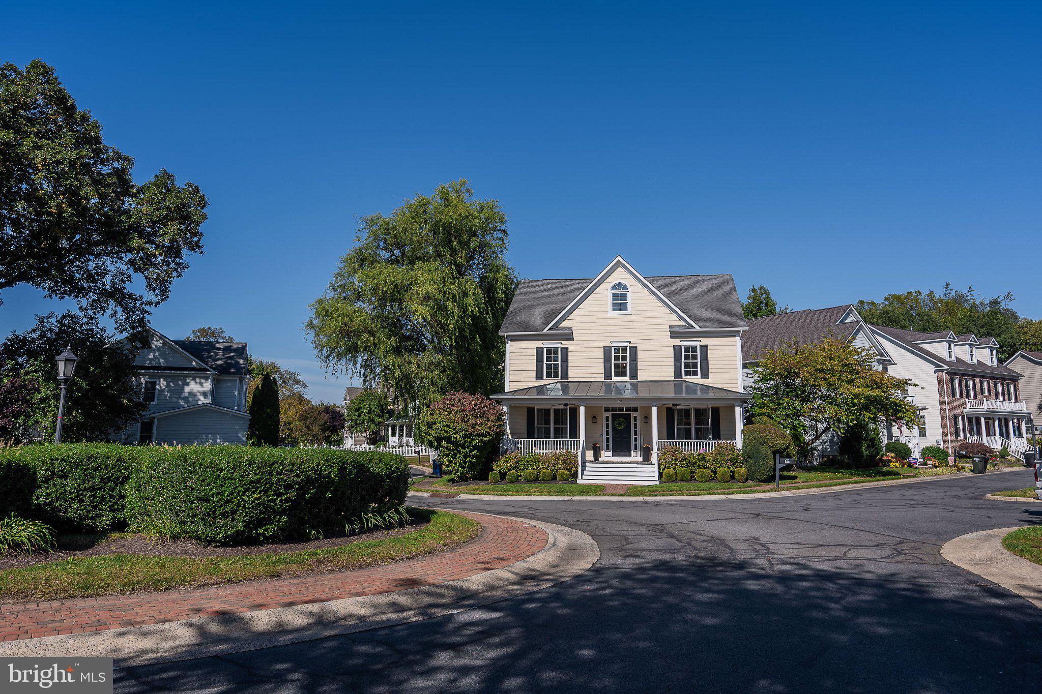 100 RAVELLO COURT