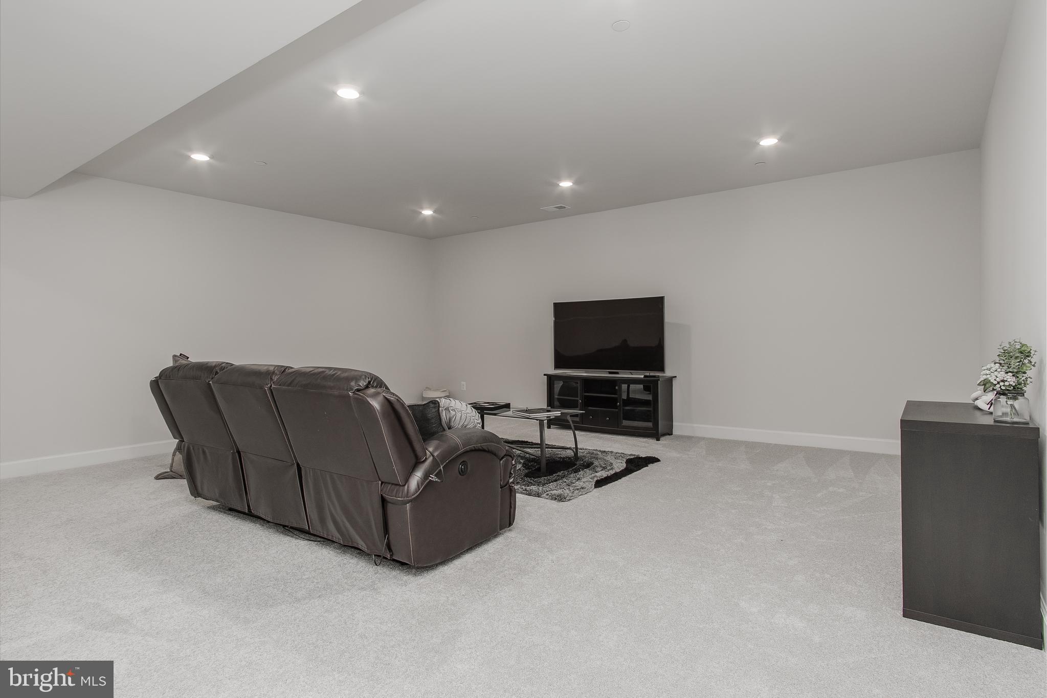 LAKE LINGANORE - Residential Lease