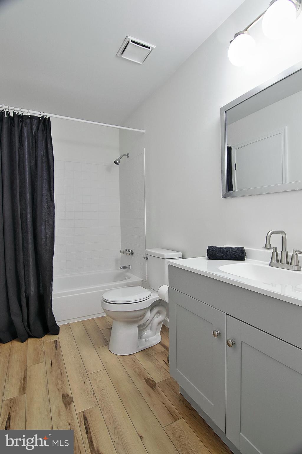 WALNUT RIDGE ESTS - Residential Lease