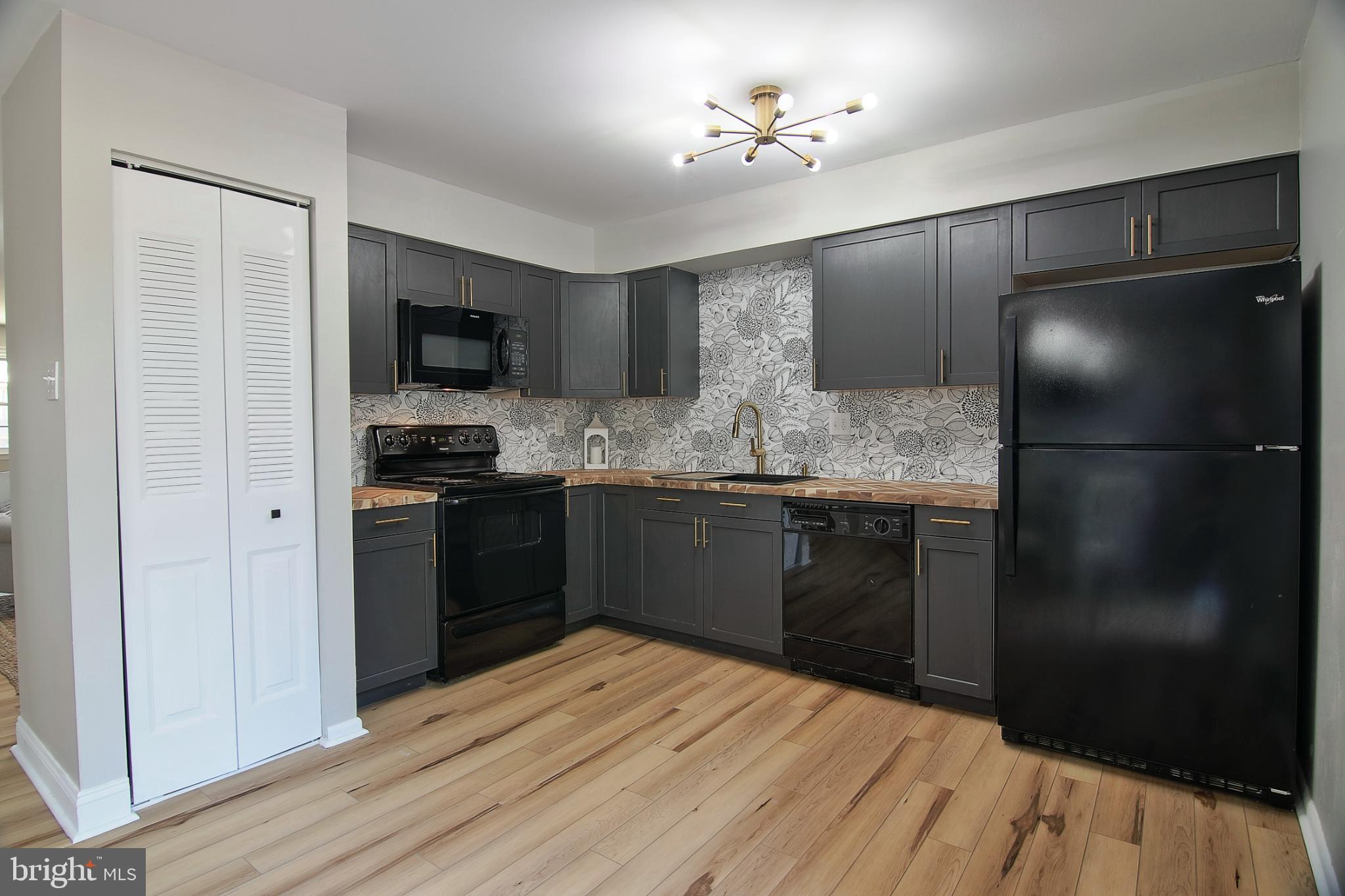 WALNUT RIDGE ESTS - Residential Lease