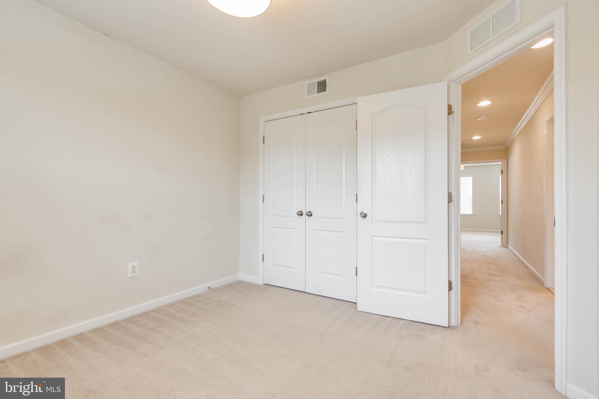 OXFORD SQUARE - Residential Lease