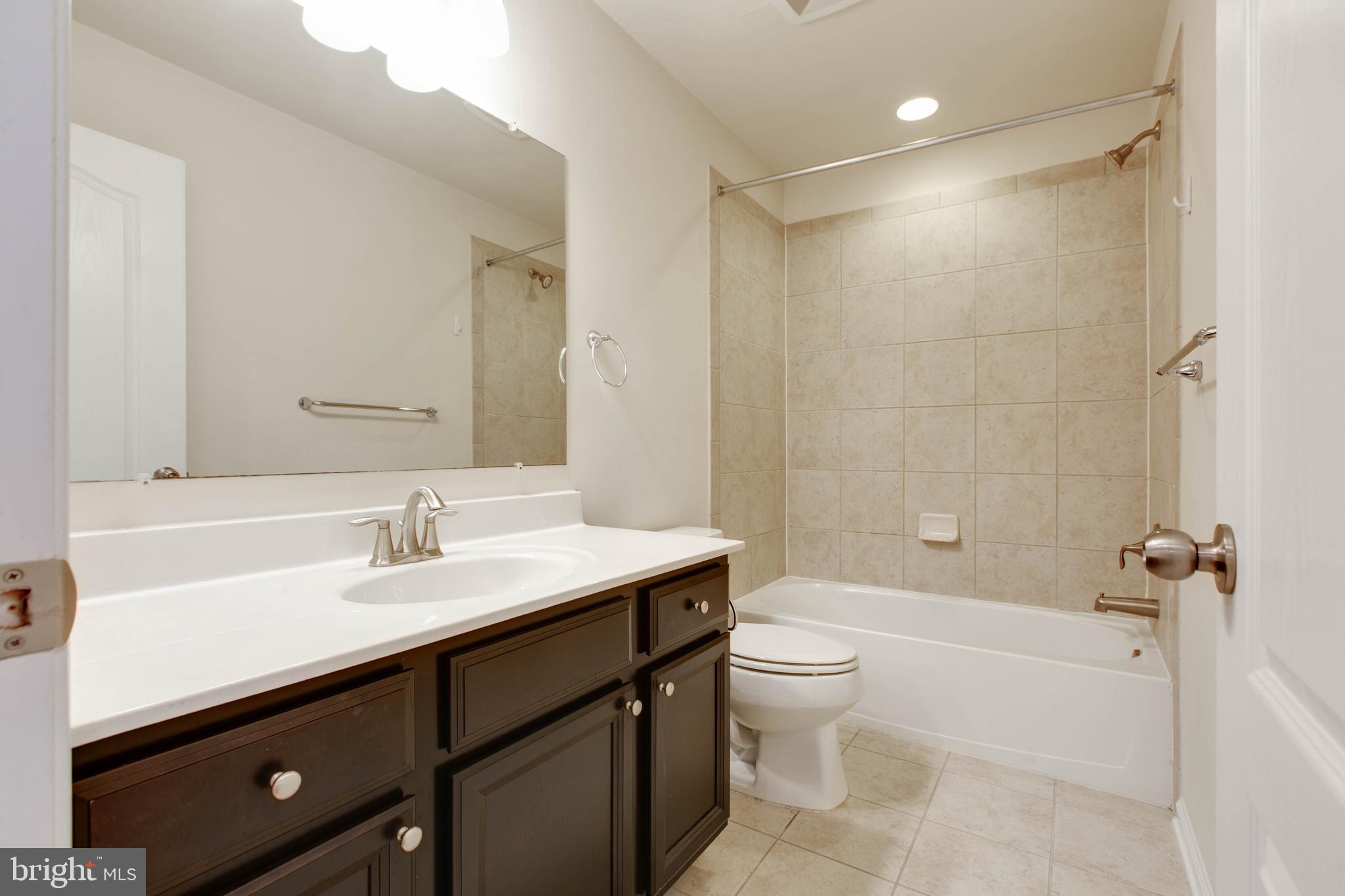 OXFORD SQUARE - Residential Lease