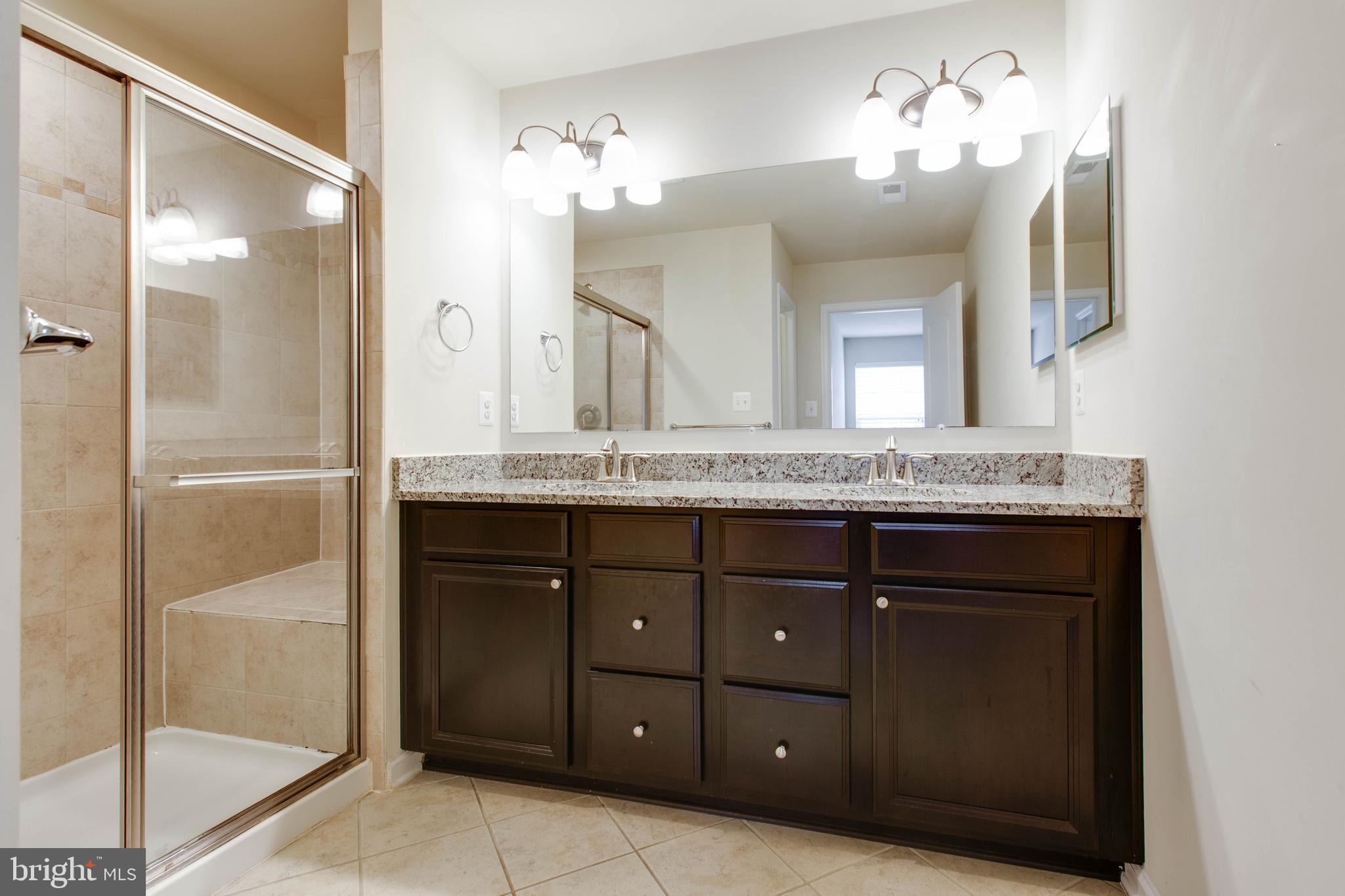 OXFORD SQUARE - Residential Lease