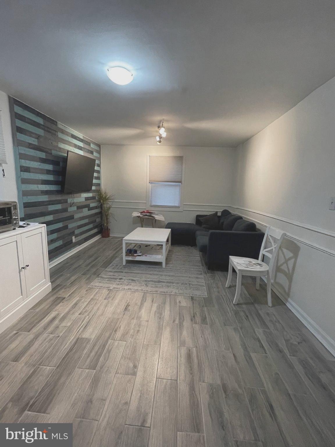 HOLLYWOOD - Residential