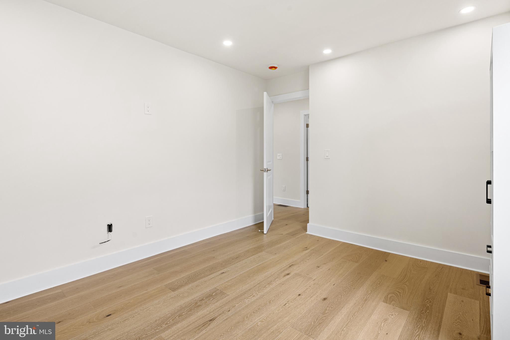 COUNTRY LANE - Residential