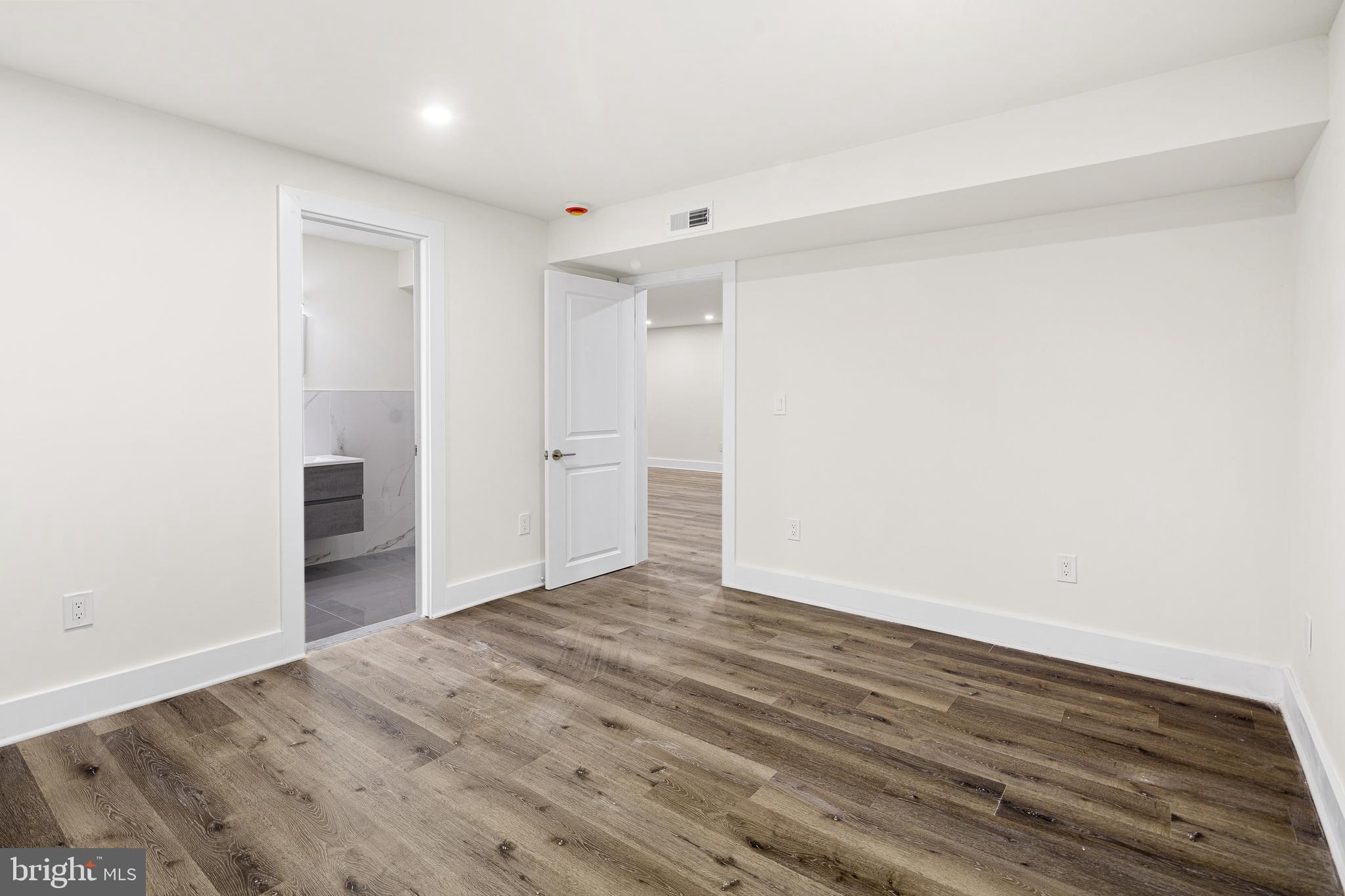 COUNTRY LANE - Residential