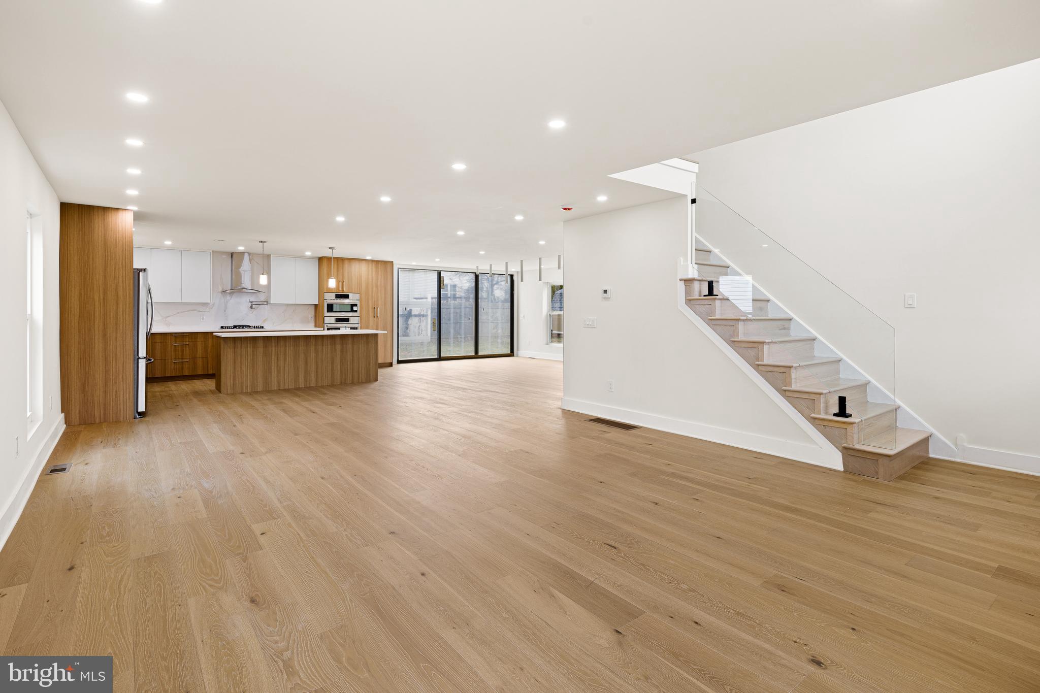 COUNTRY LANE - Residential