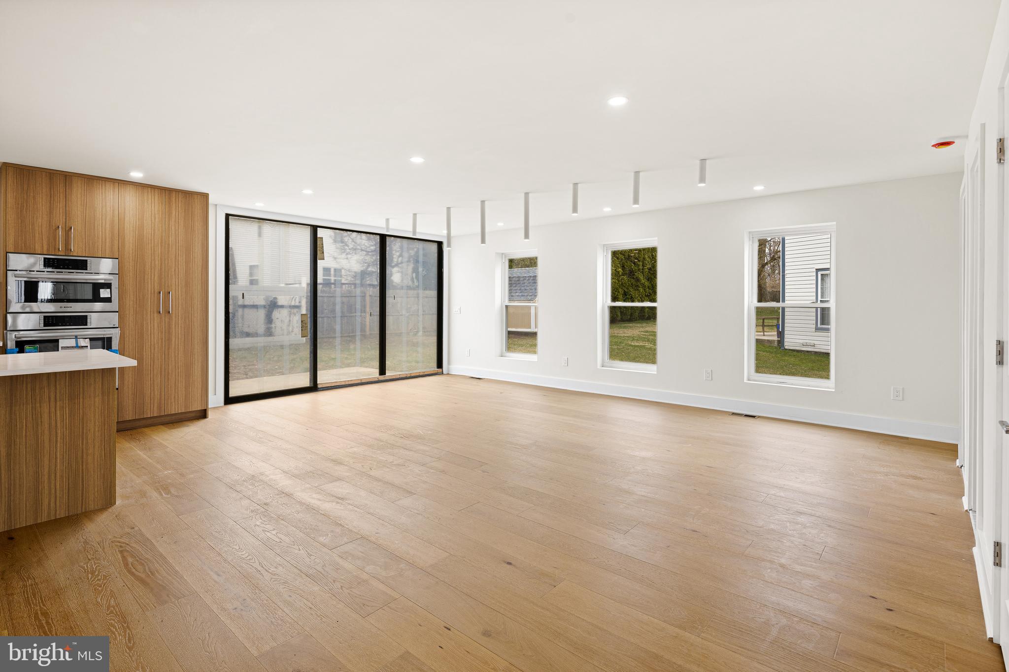 COUNTRY LANE - Residential