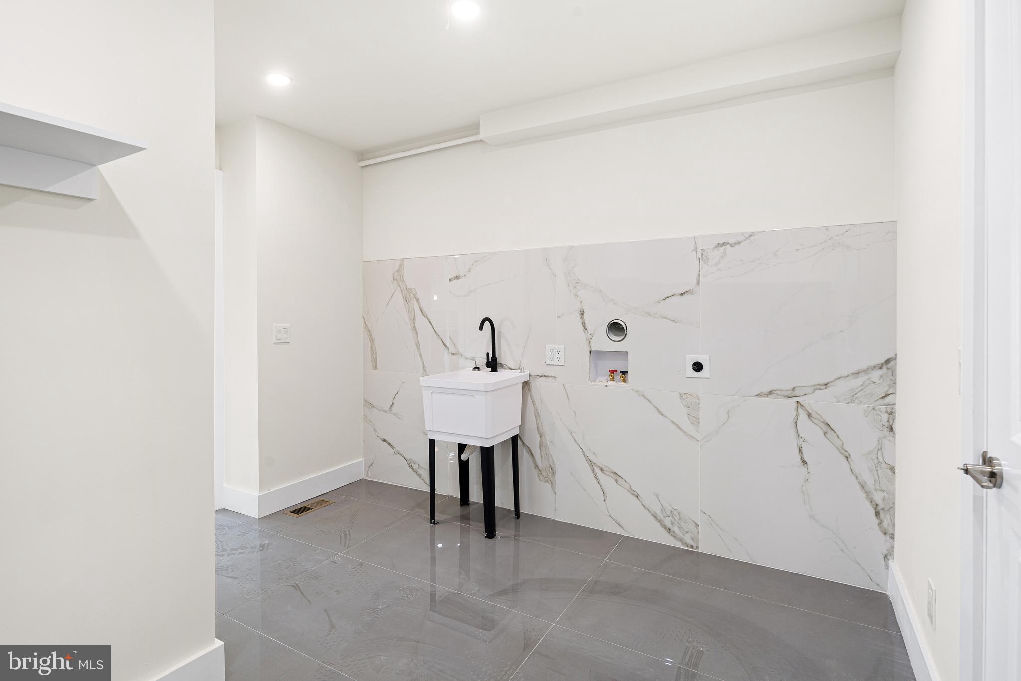 COUNTRY LANE - Residential