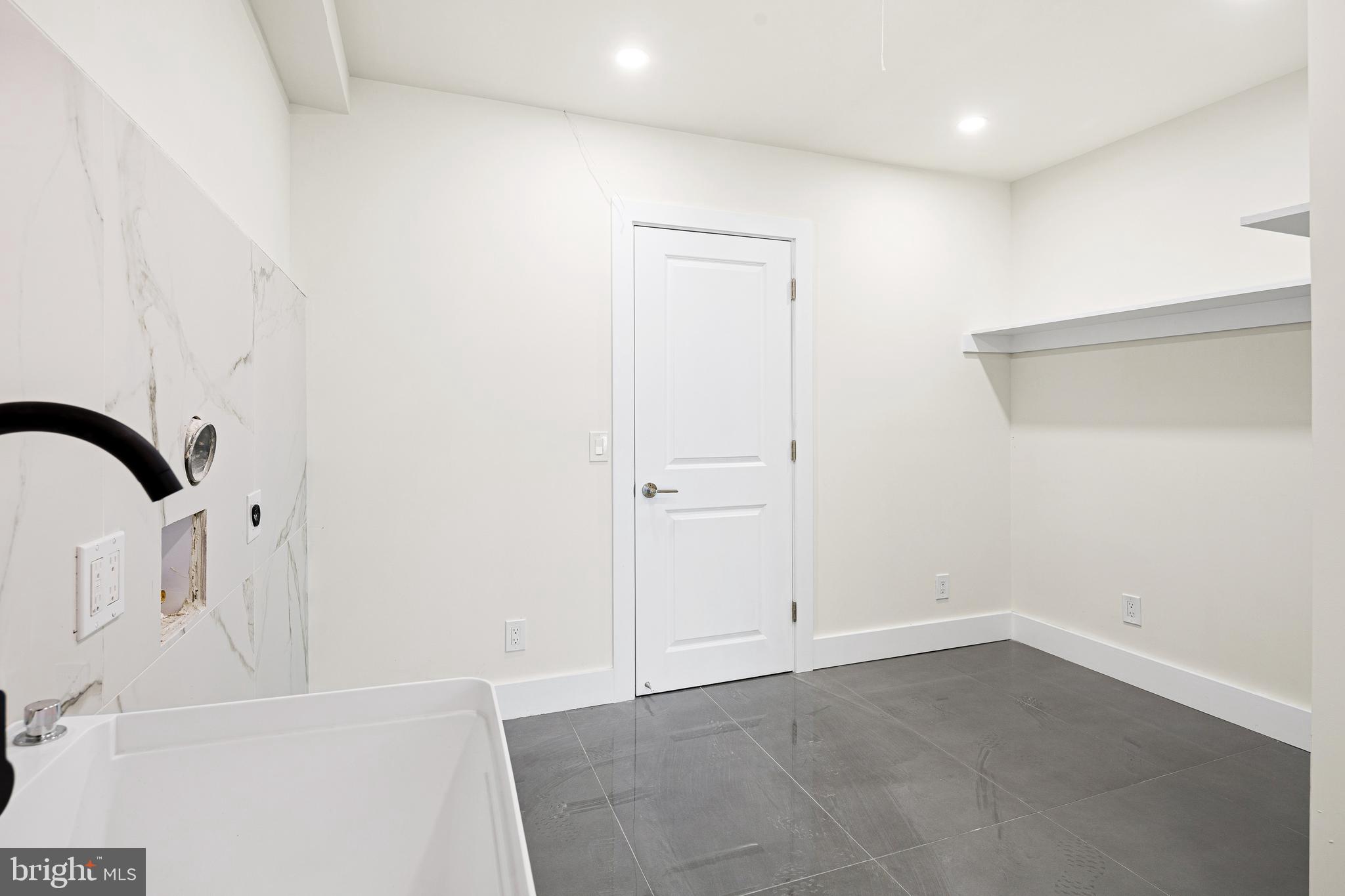 COUNTRY LANE - Residential