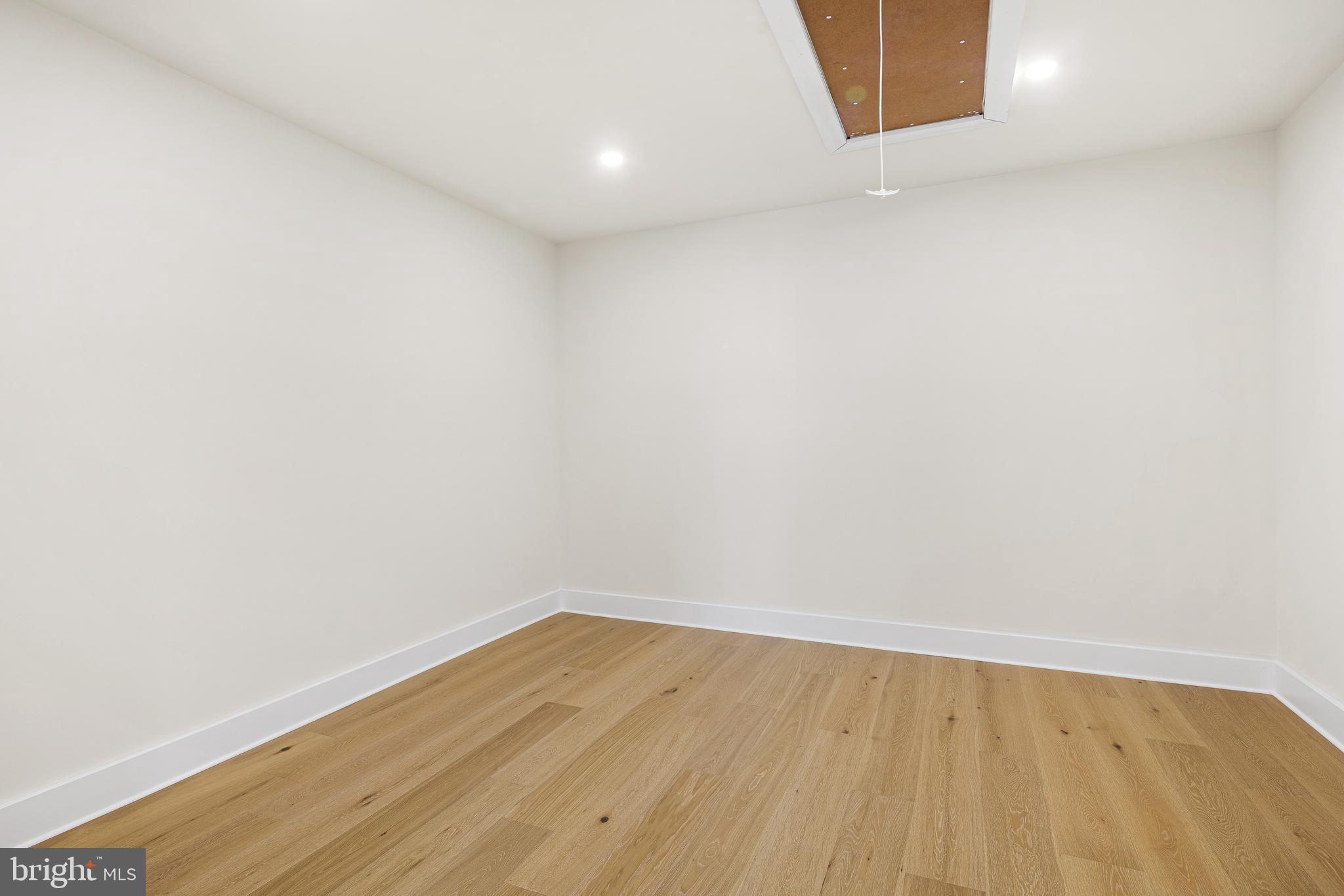 COUNTRY LANE - Residential