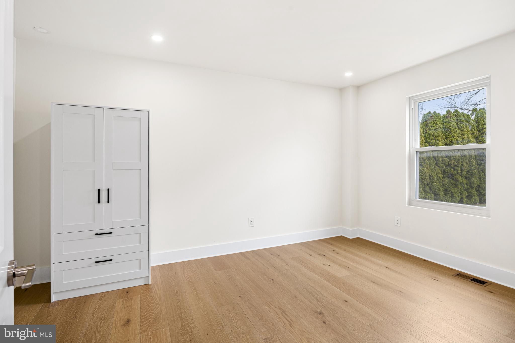 COUNTRY LANE - Residential