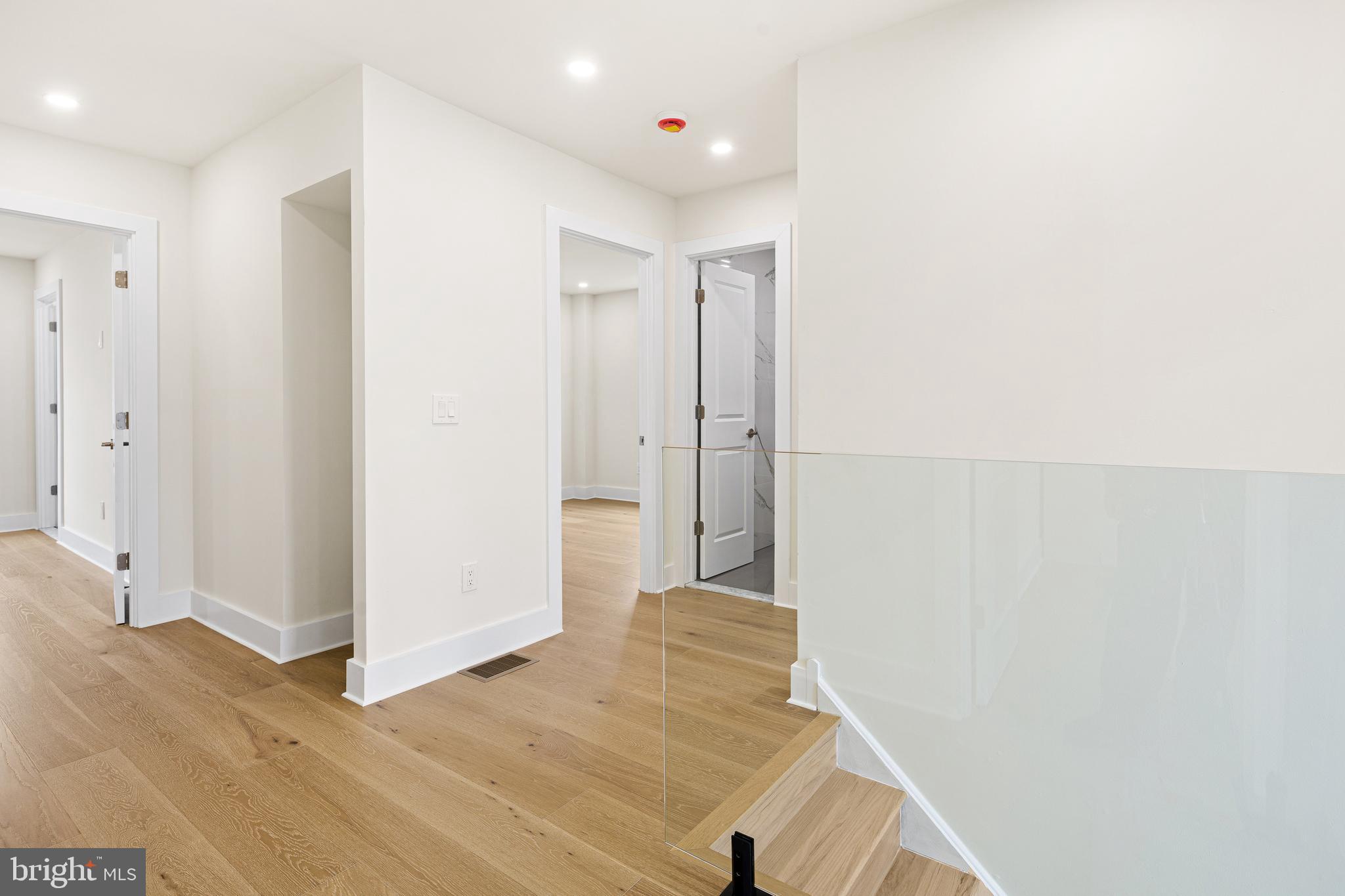 COUNTRY LANE - Residential