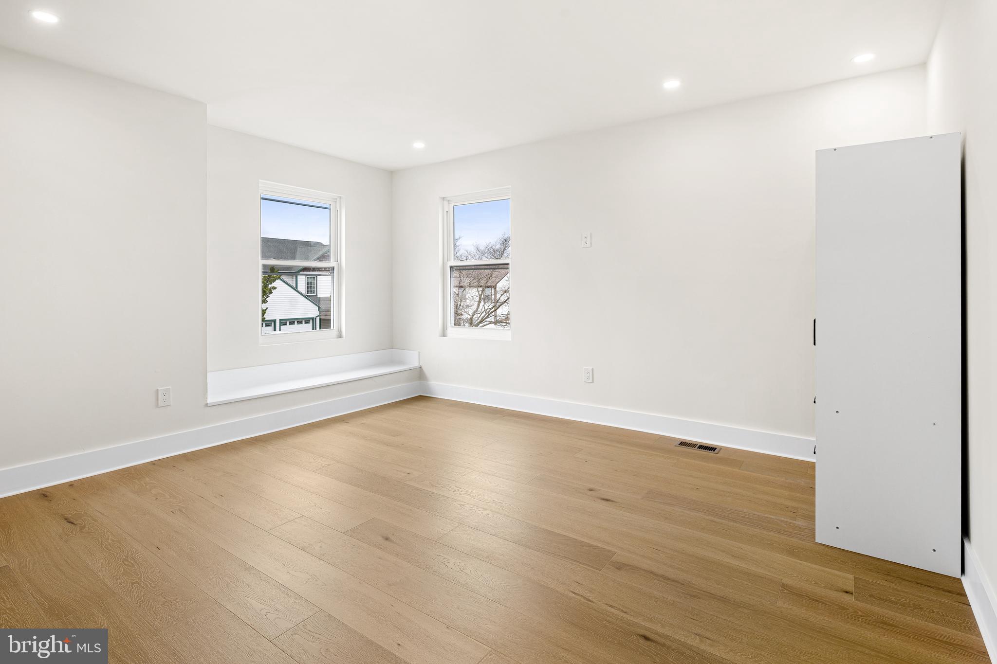 COUNTRY LANE - Residential