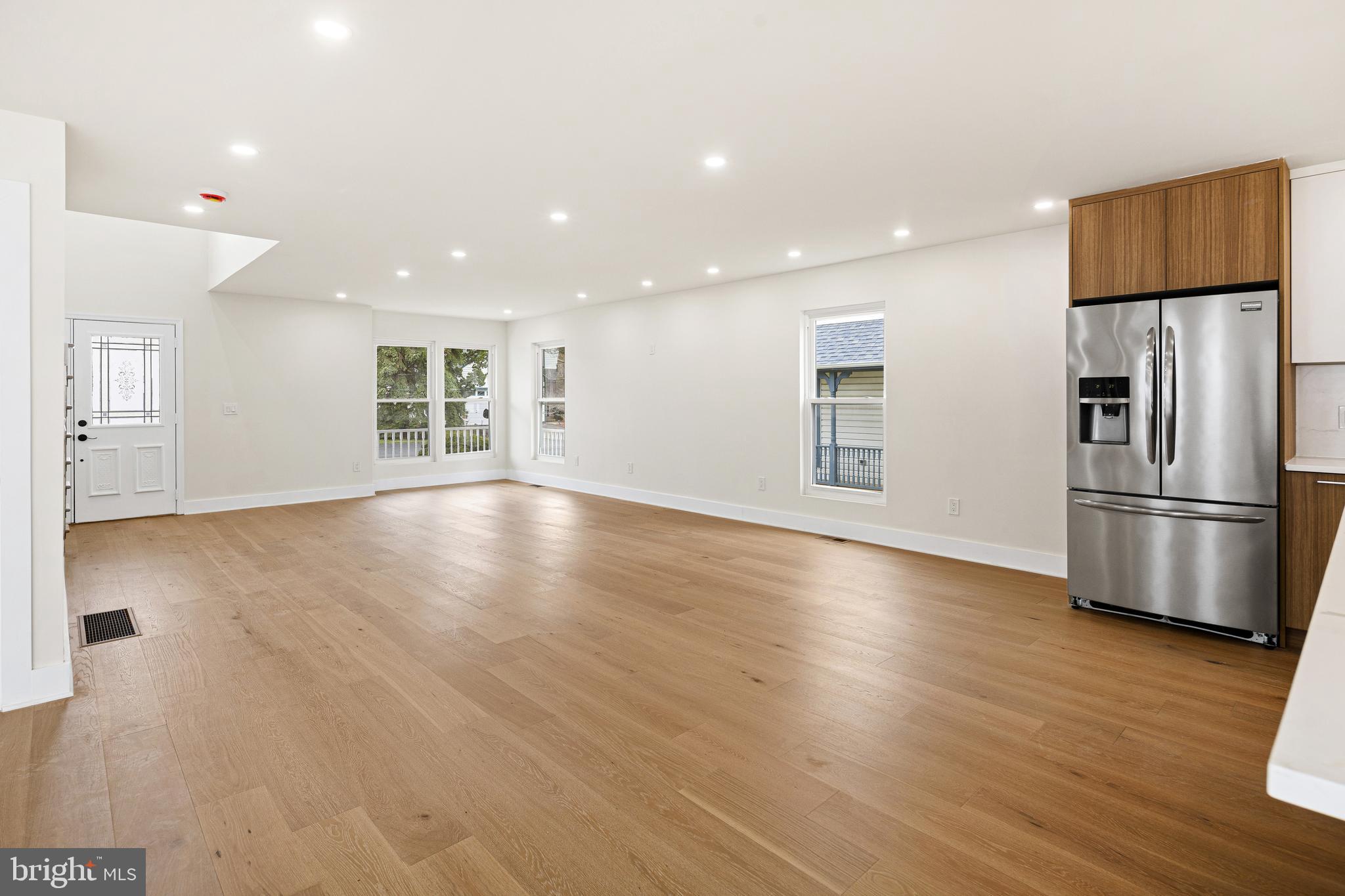 COUNTRY LANE - Residential