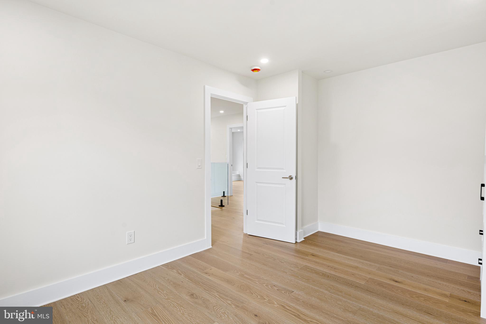 COUNTRY LANE - Residential