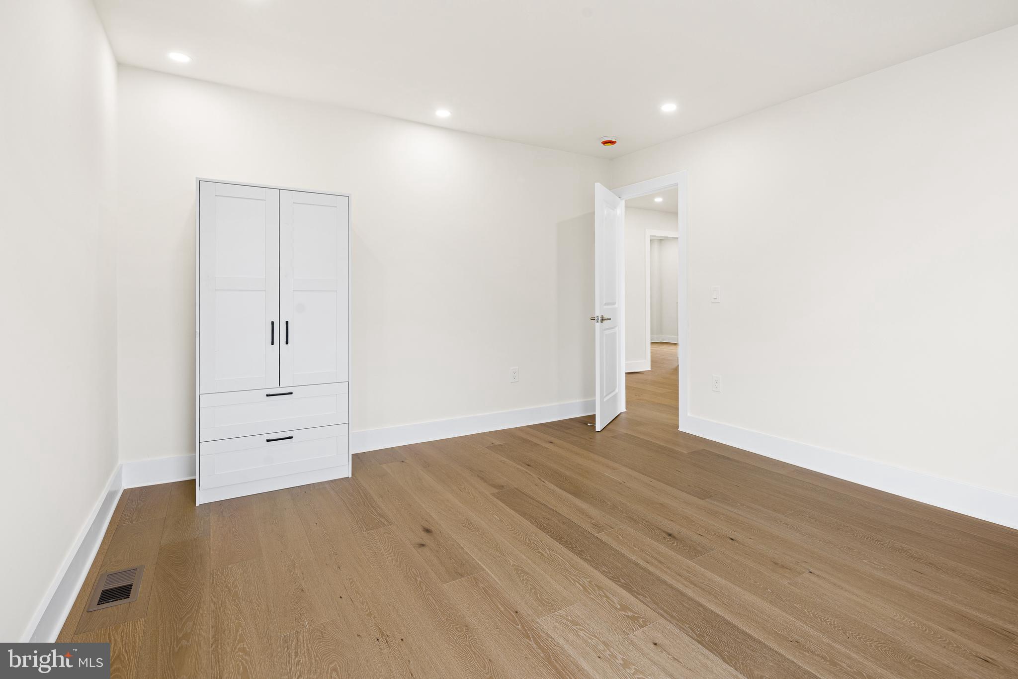 COUNTRY LANE - Residential