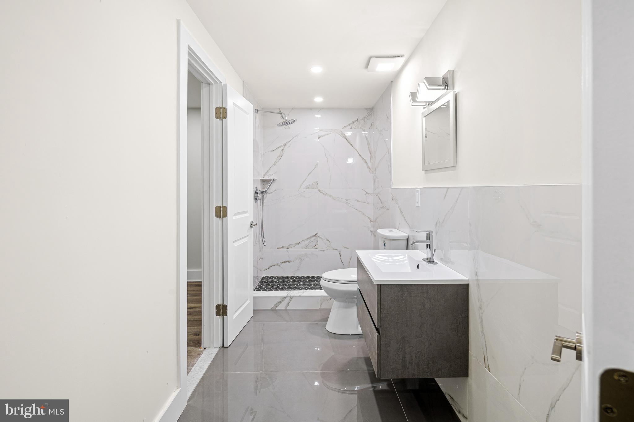 COUNTRY LANE - Residential