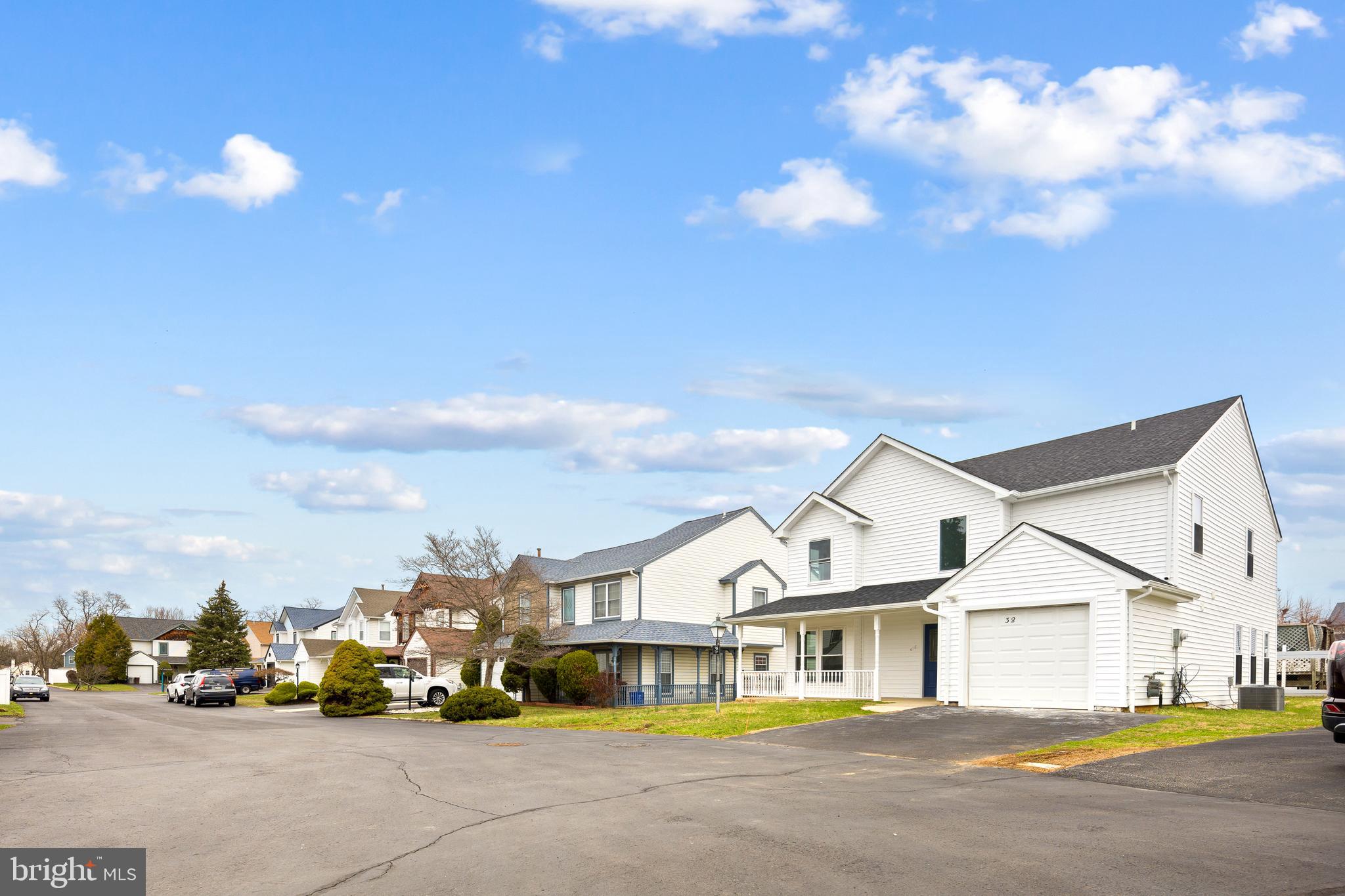 COUNTRY LANE - Residential
