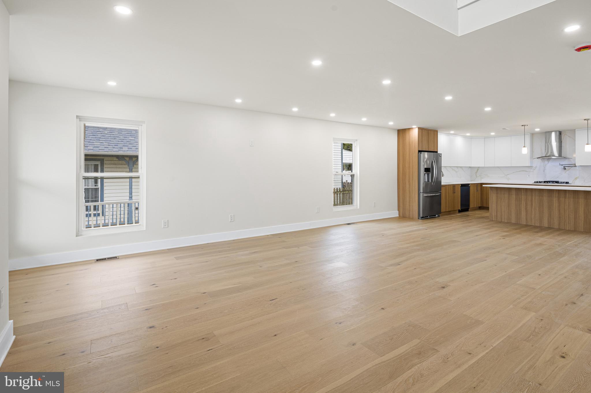 COUNTRY LANE - Residential