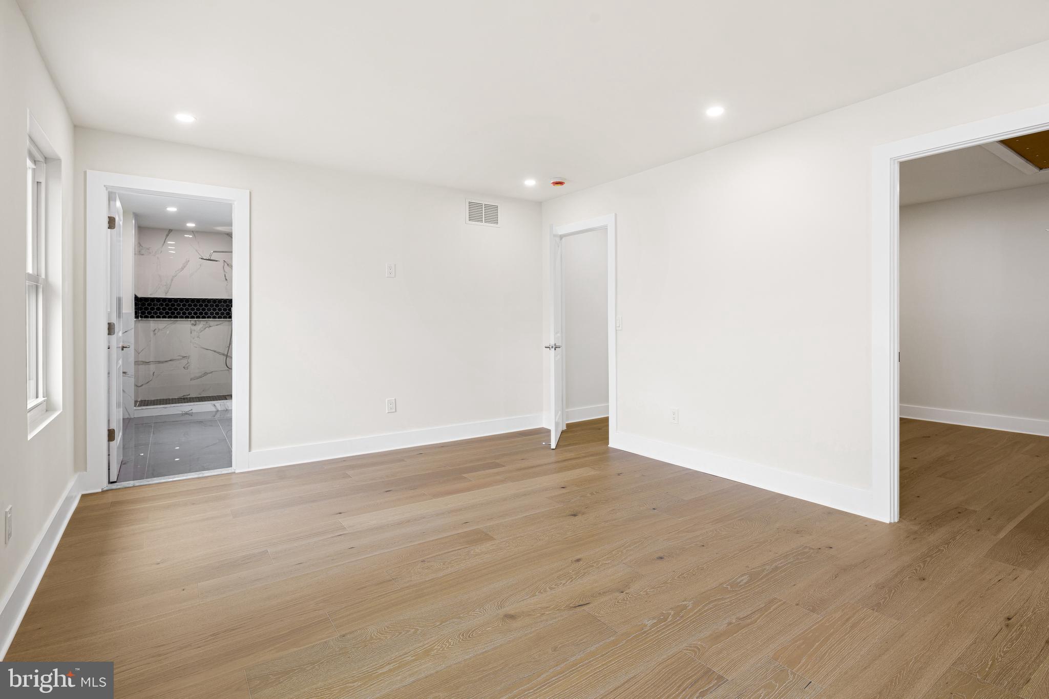 COUNTRY LANE - Residential