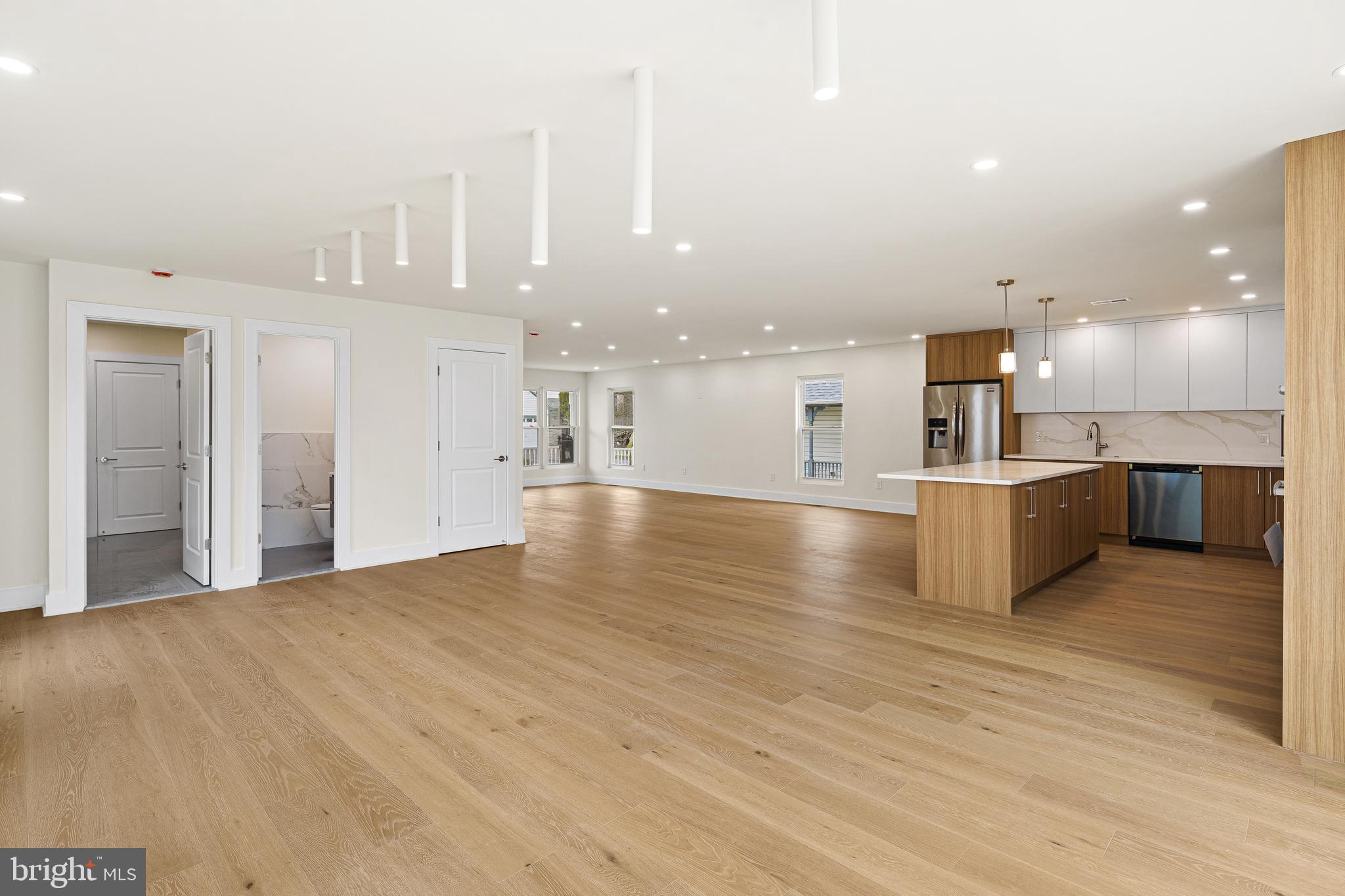 COUNTRY LANE - Residential