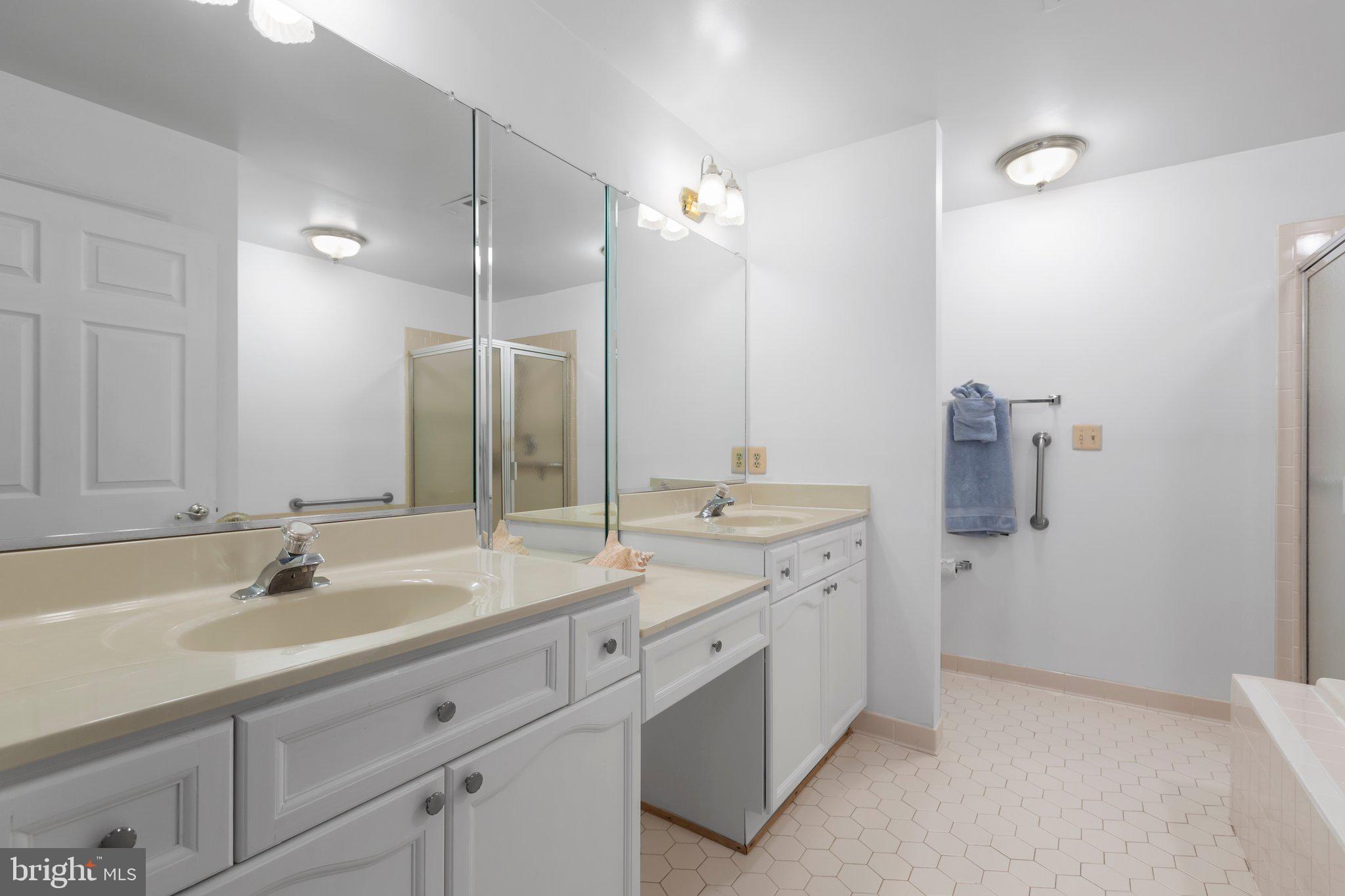 SUMMERLAKE - Residential